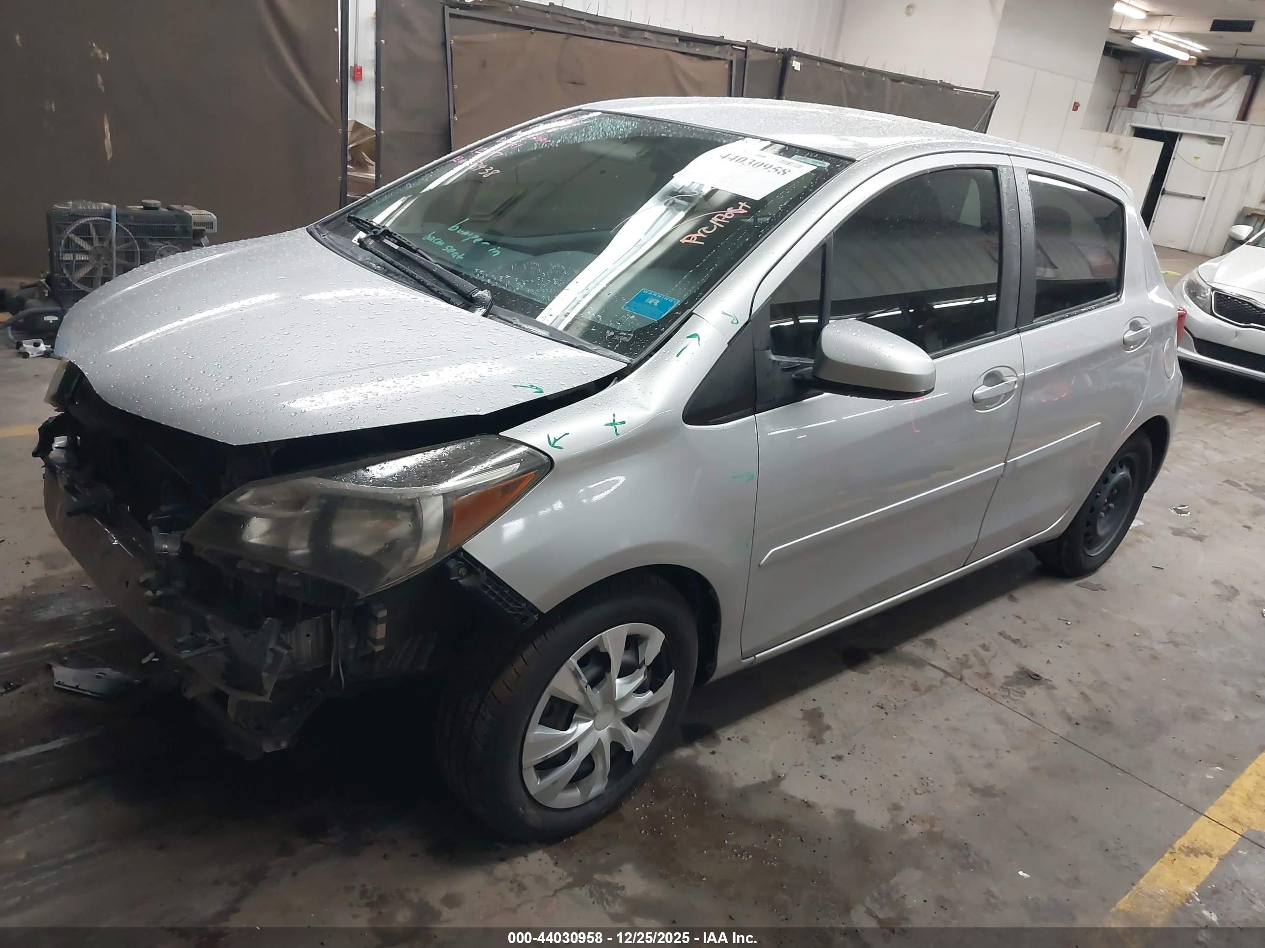 TOYOTA YARIS image 2