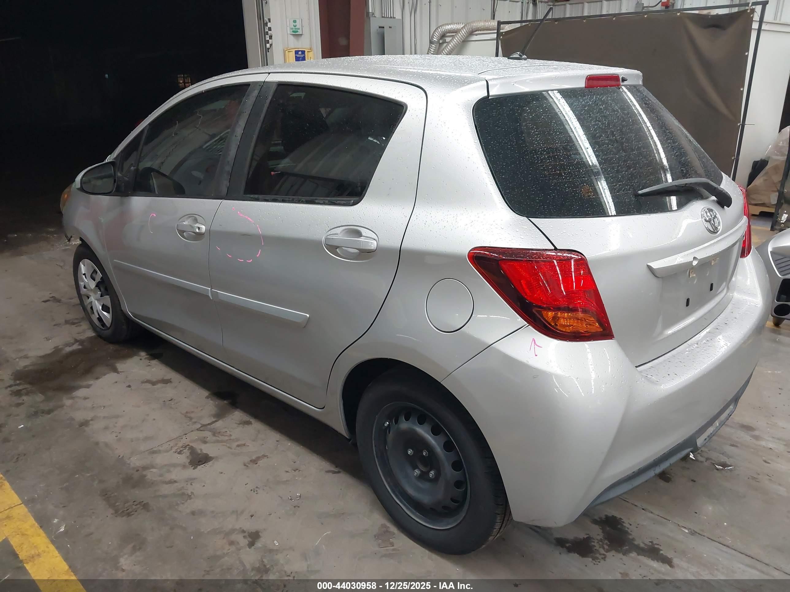 TOYOTA YARIS image 3