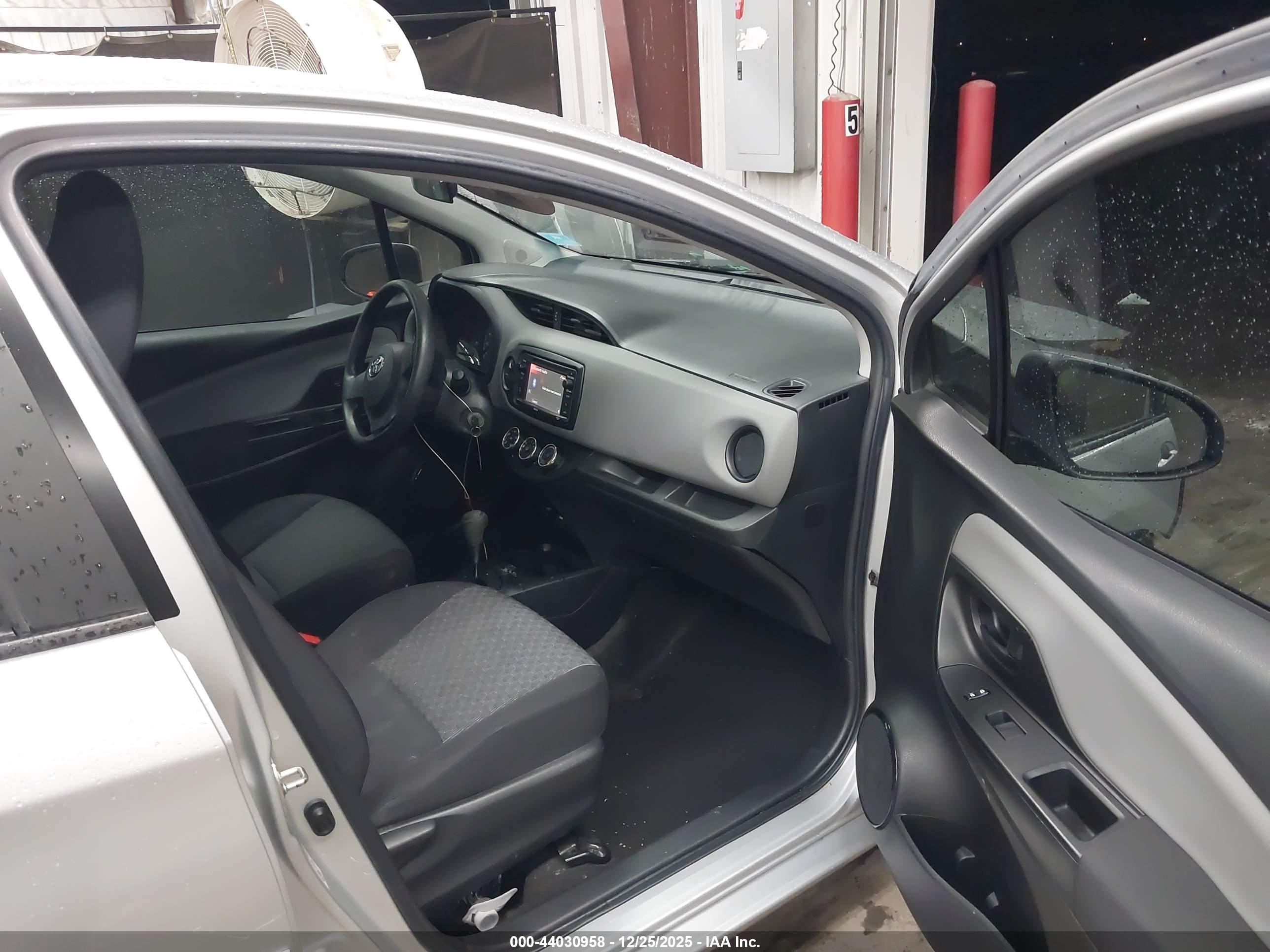 TOYOTA YARIS image 5