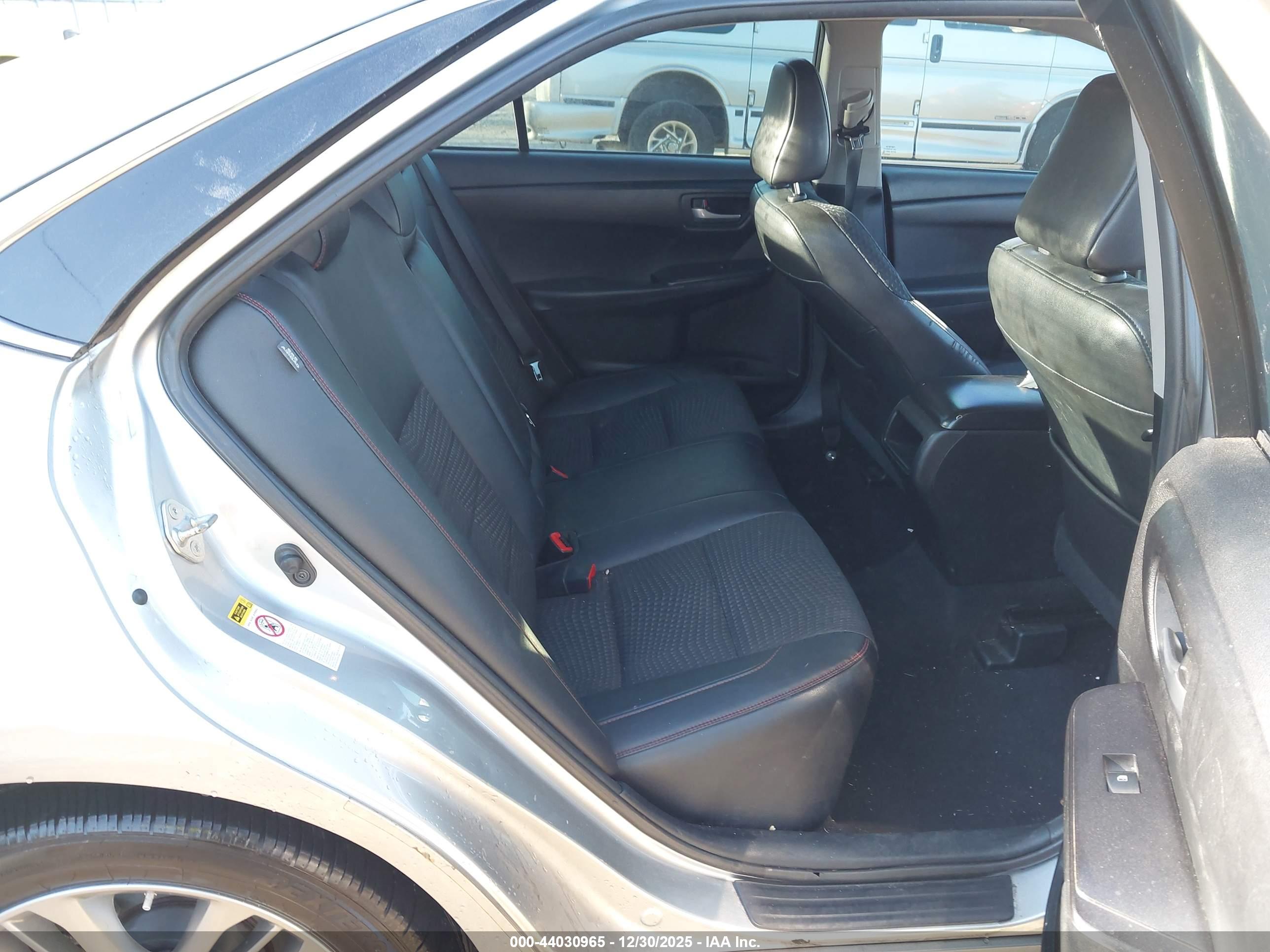 TOYOTA CAMRY image 8