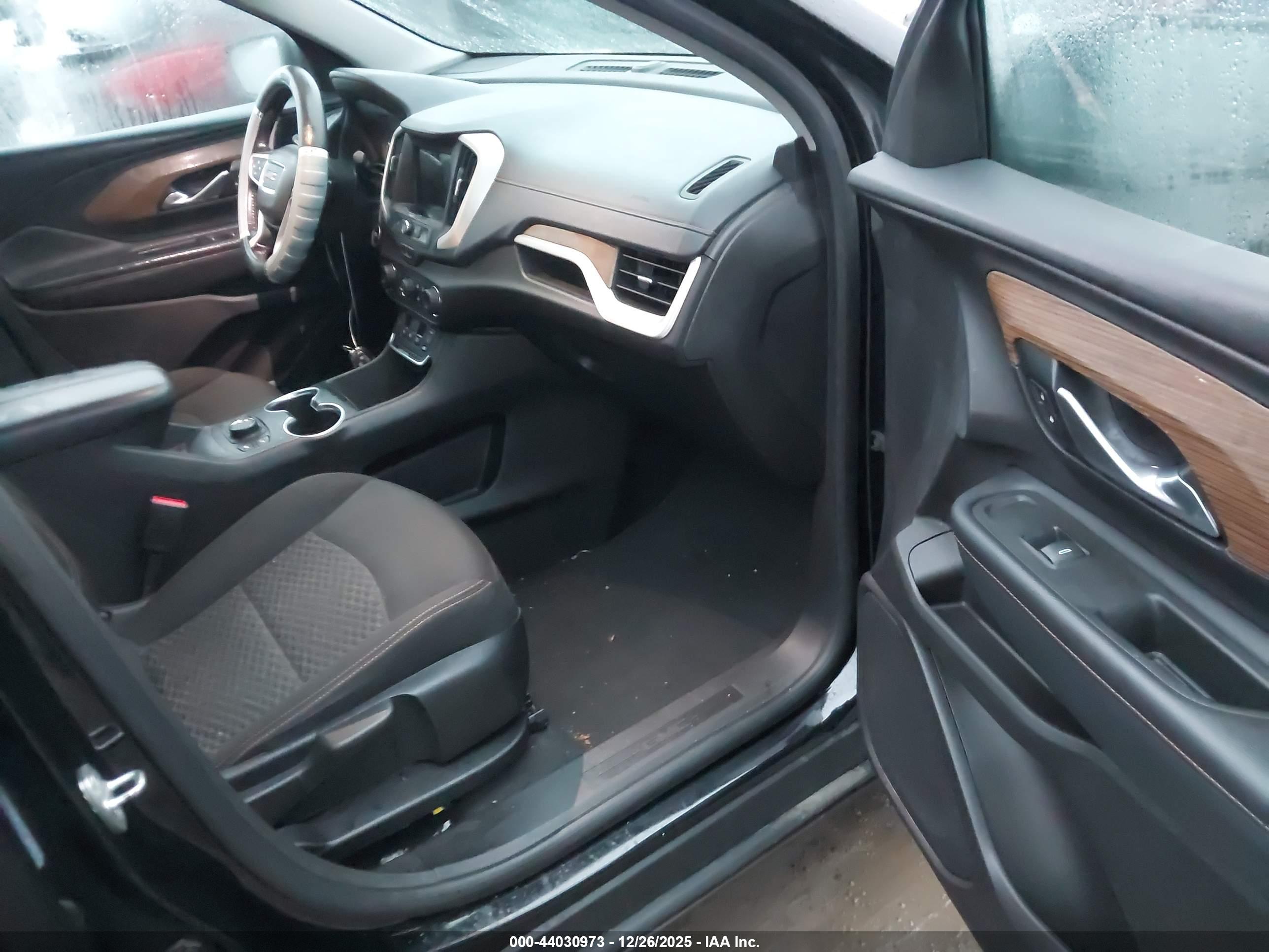 GMC TERRAIN image 5