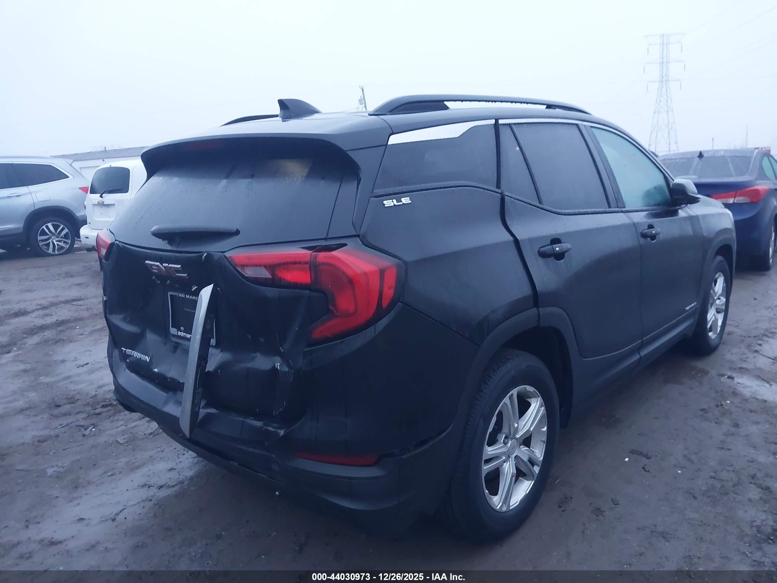 GMC TERRAIN image 6