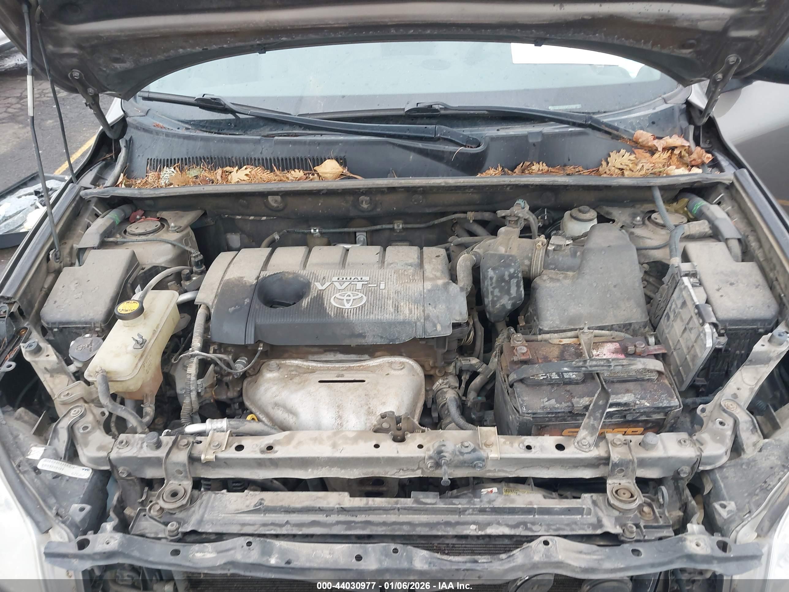 TOYOTA RAV4 image 10