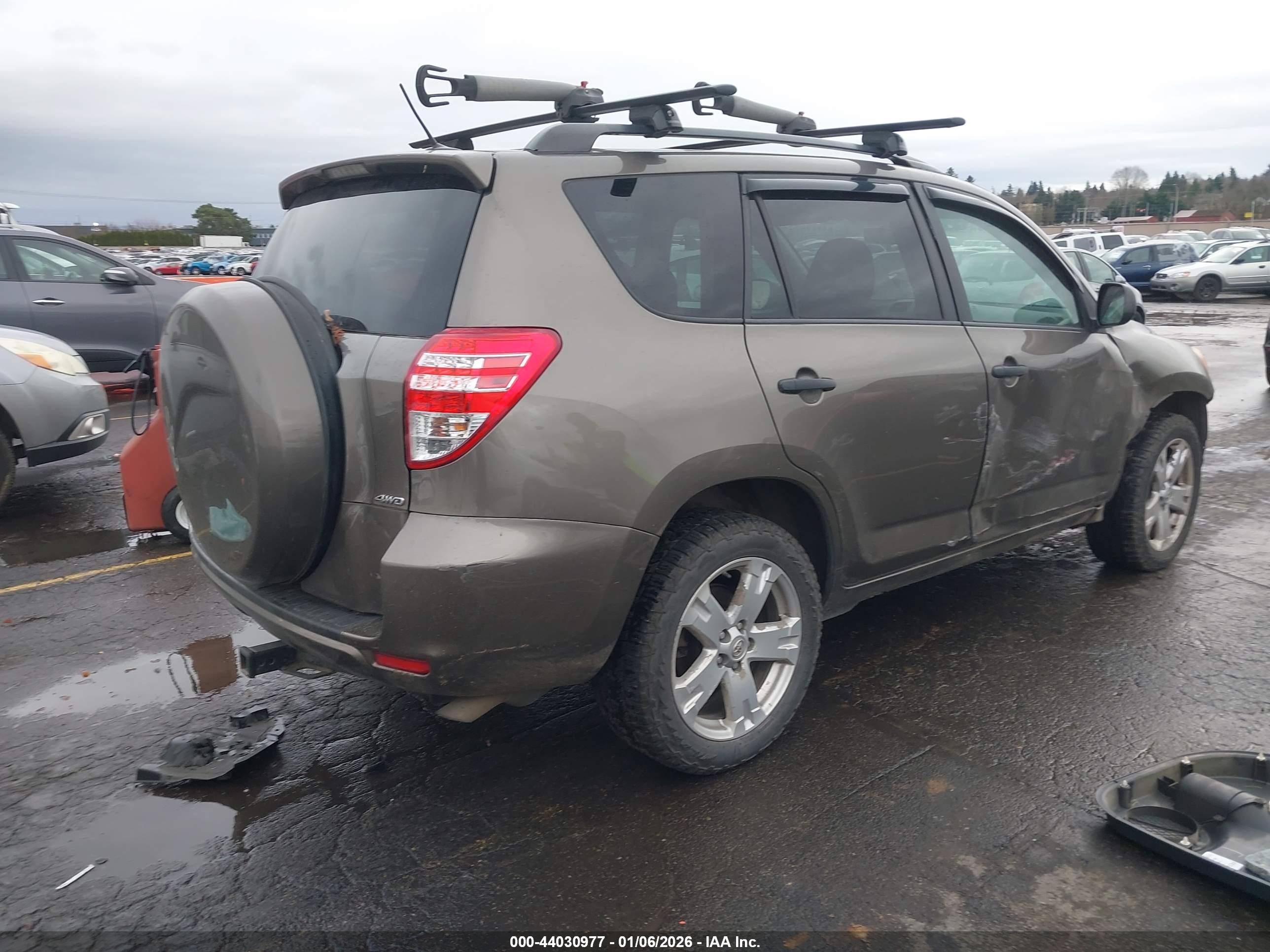 TOYOTA RAV4 image 4