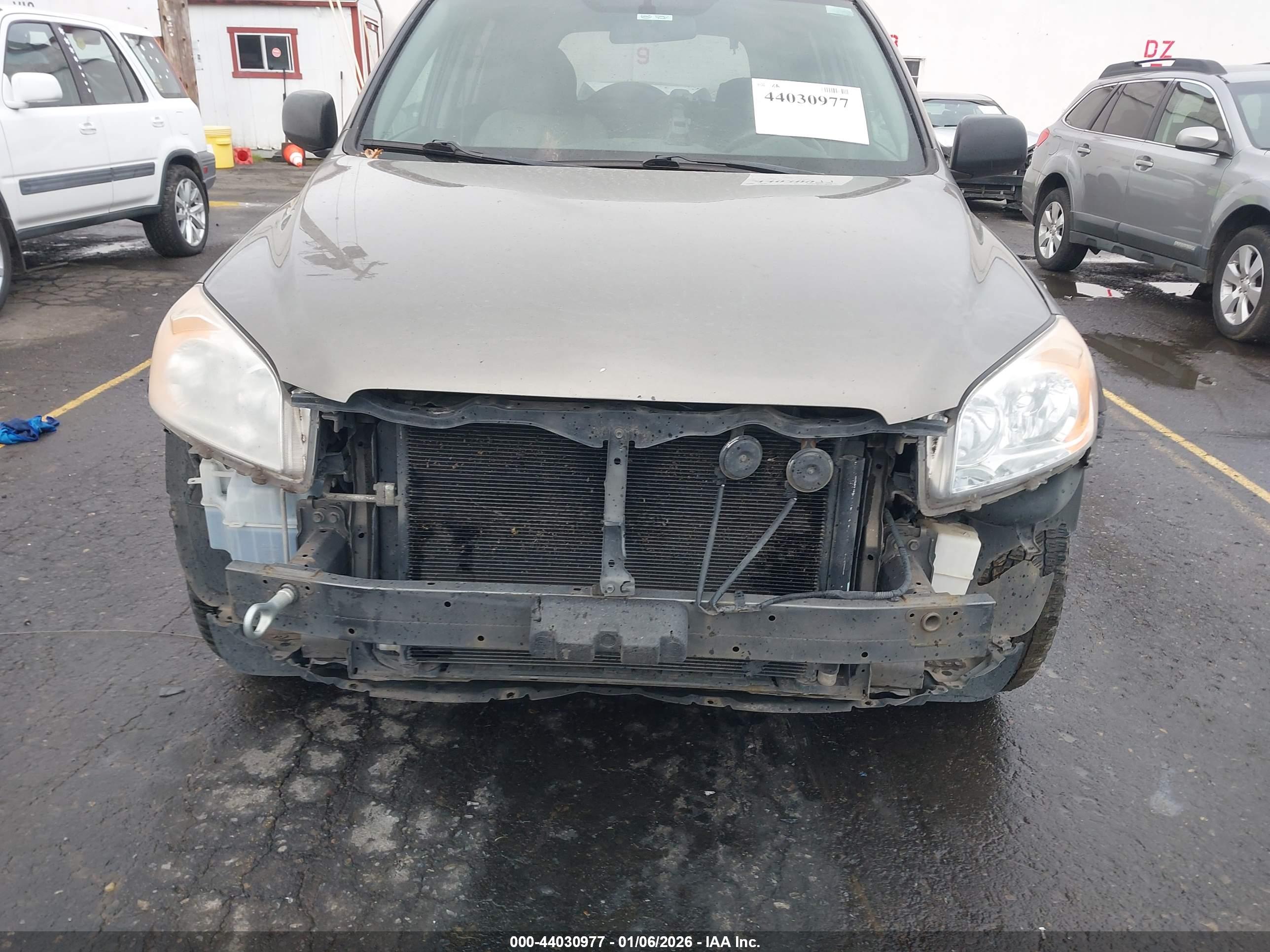 TOYOTA RAV4 image 6