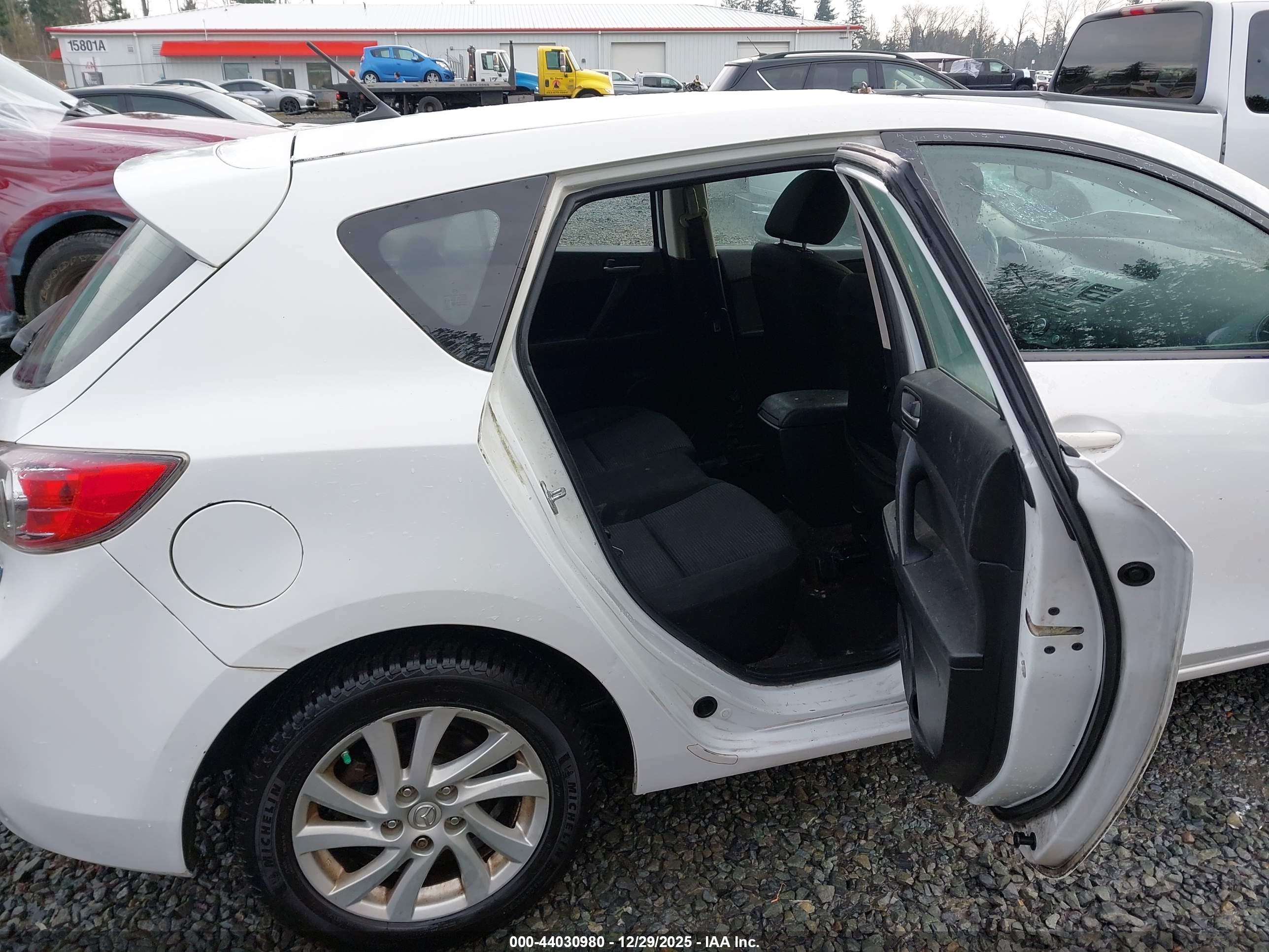 MAZDA MAZDA3 image 8