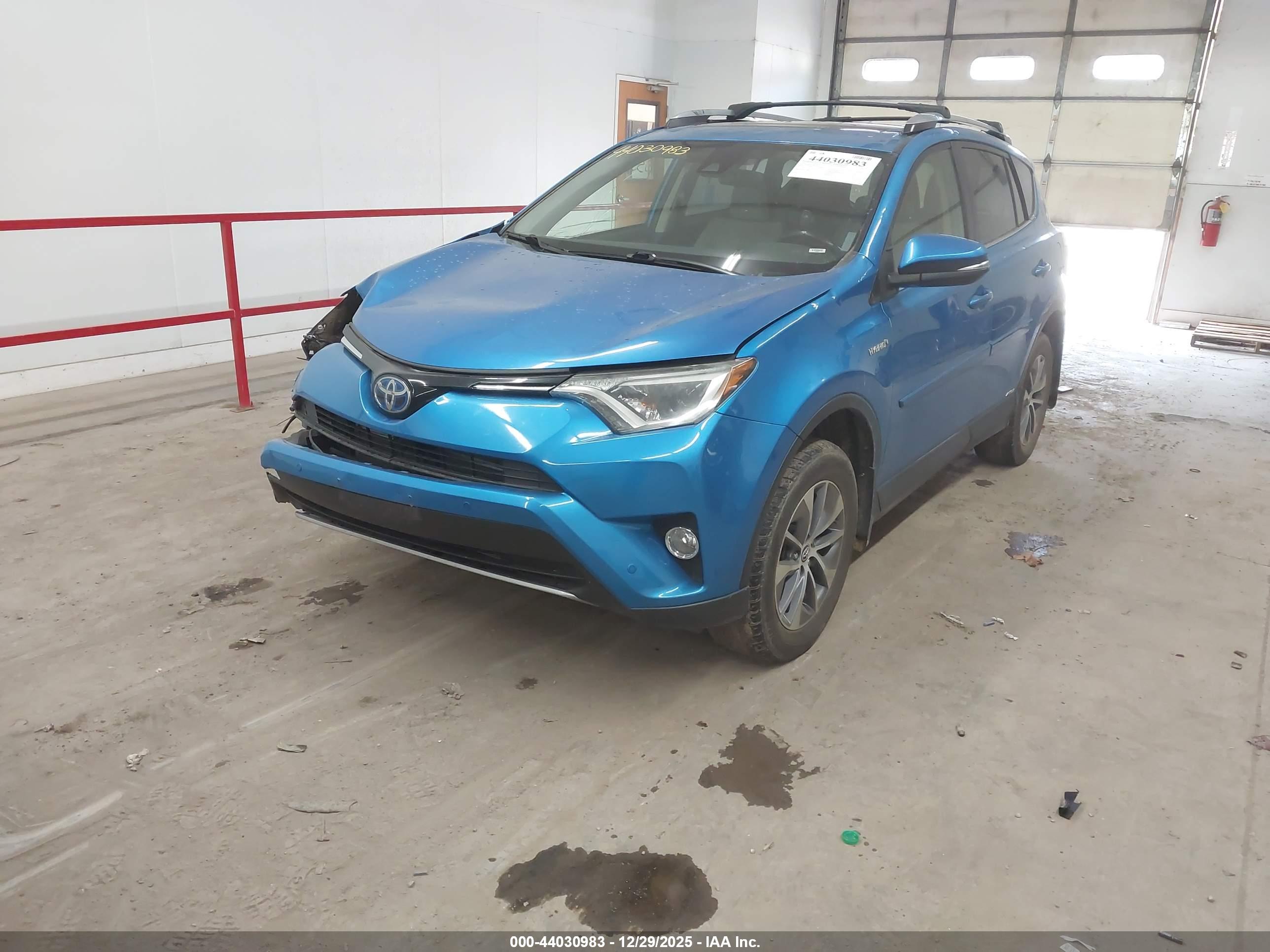 TOYOTA RAV4 image 2