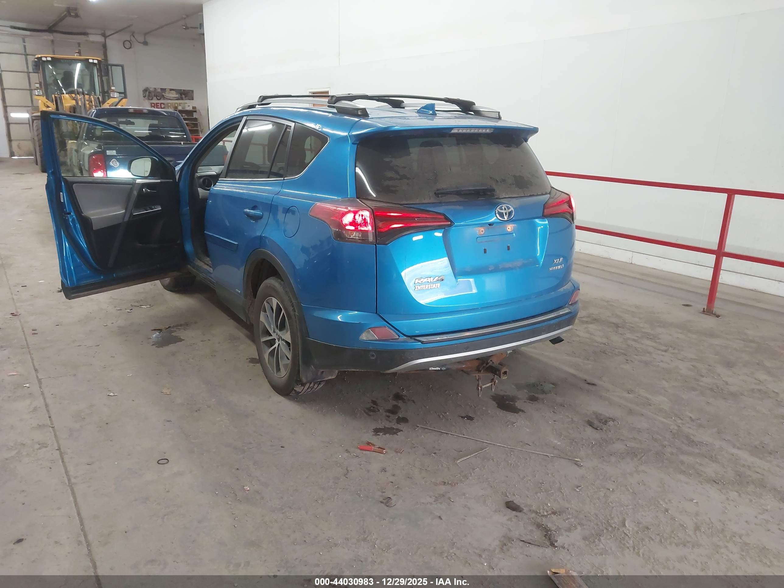 TOYOTA RAV4 image 3