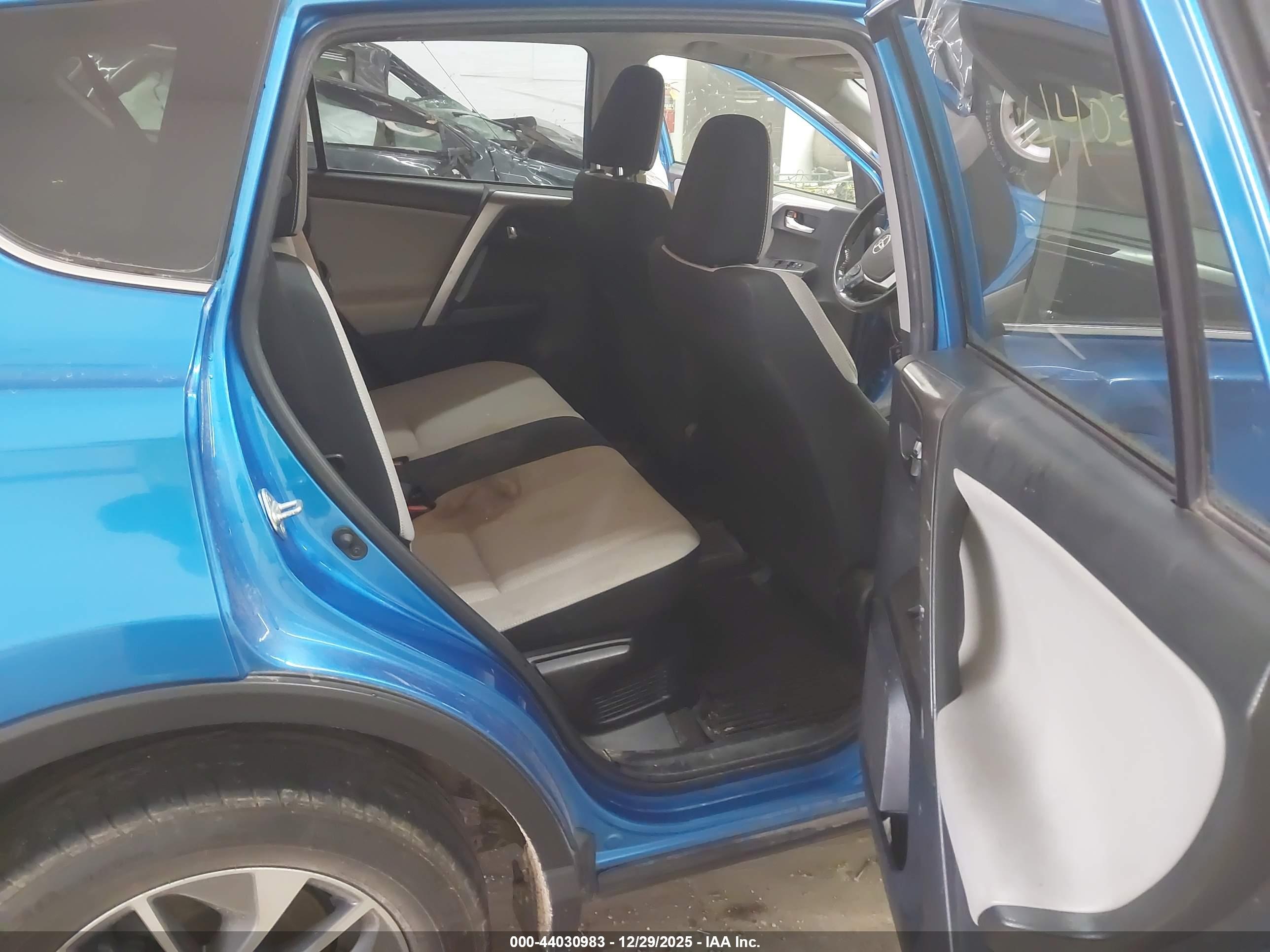 TOYOTA RAV4 image 8