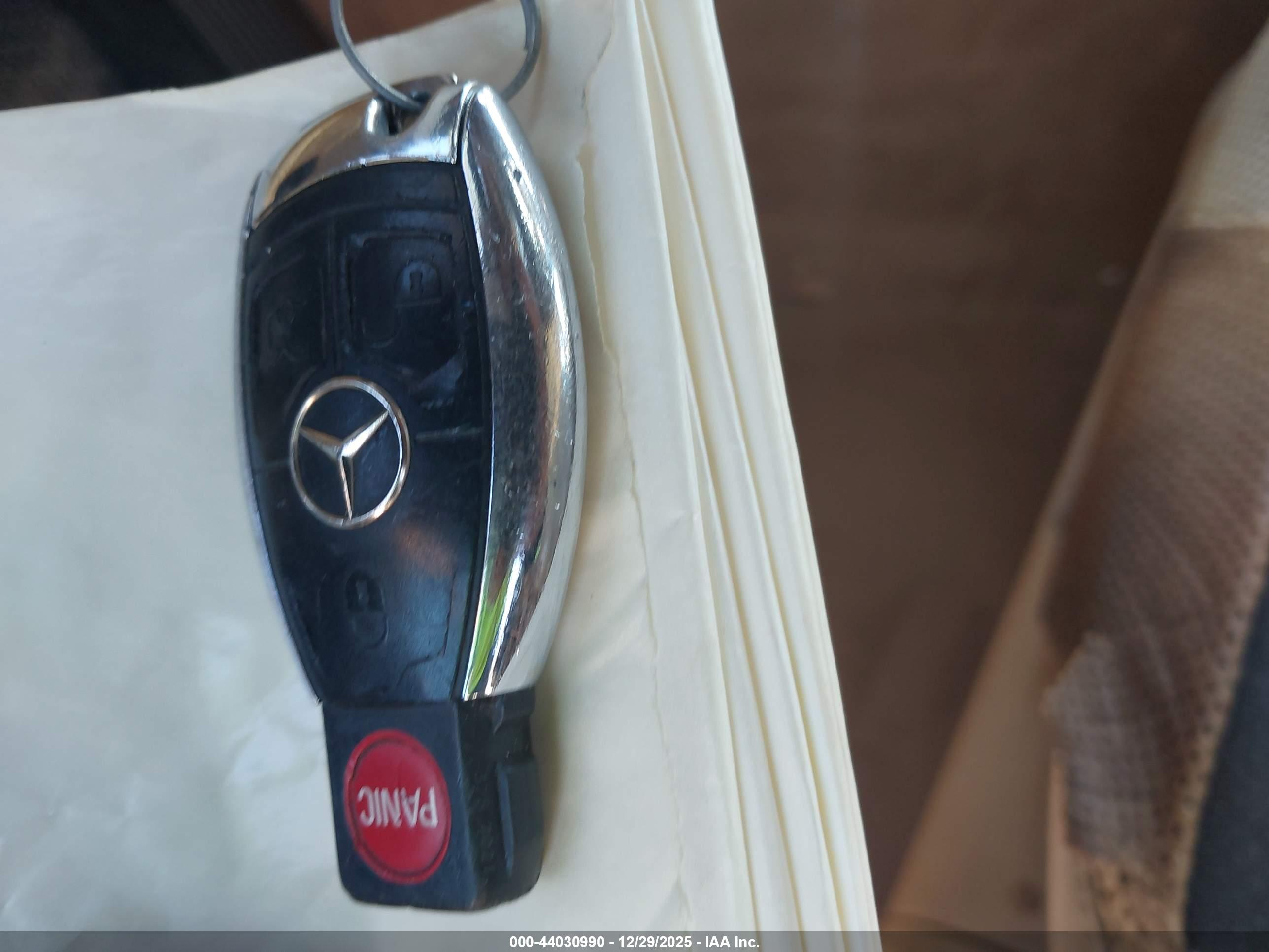 MERCEDES-BENZ E image 11