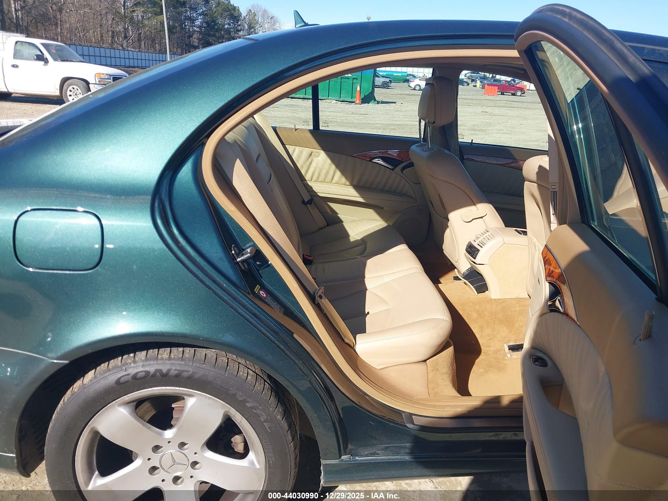 MERCEDES-BENZ E image 8