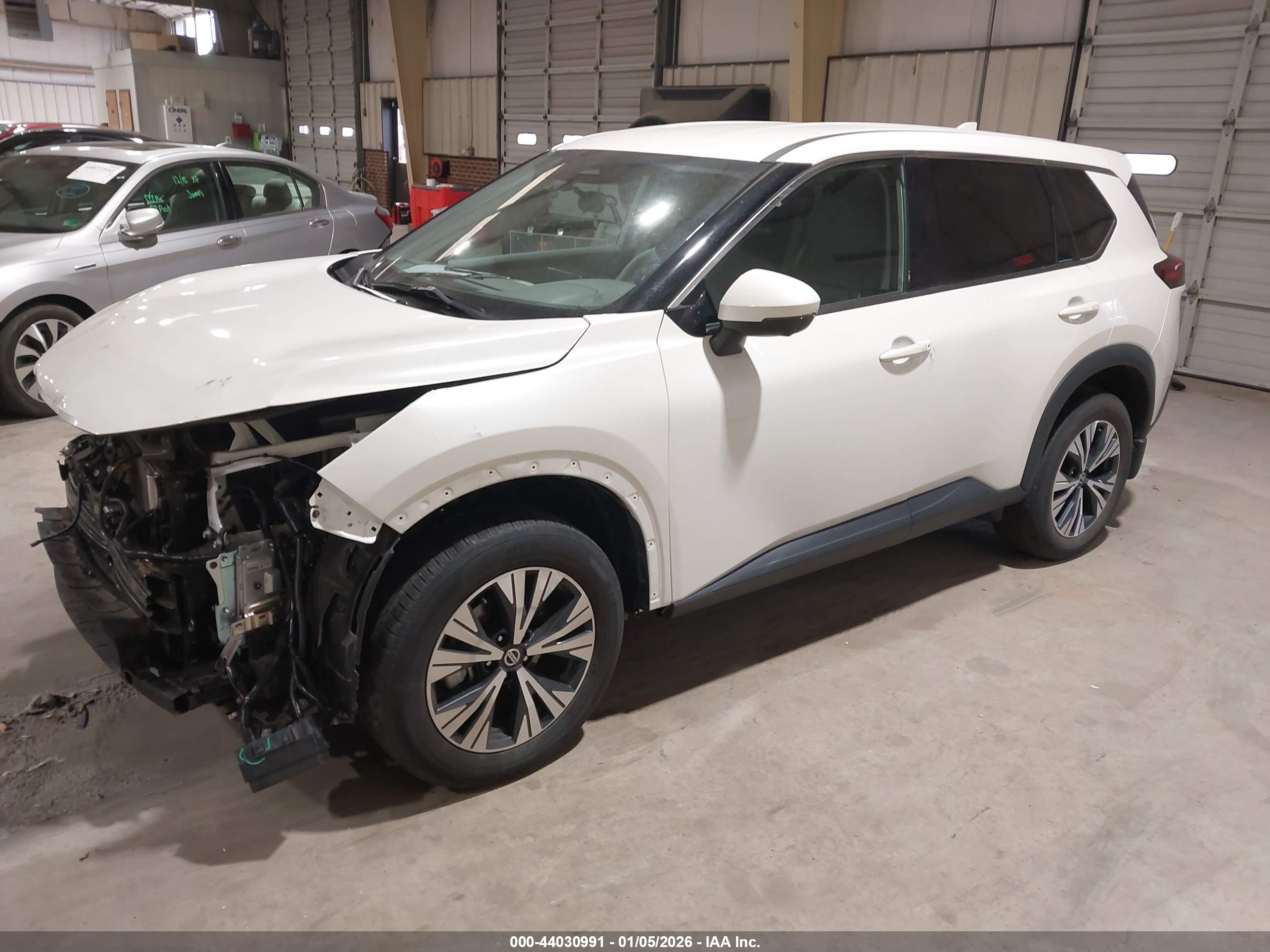 NISSAN ROGUE image 2