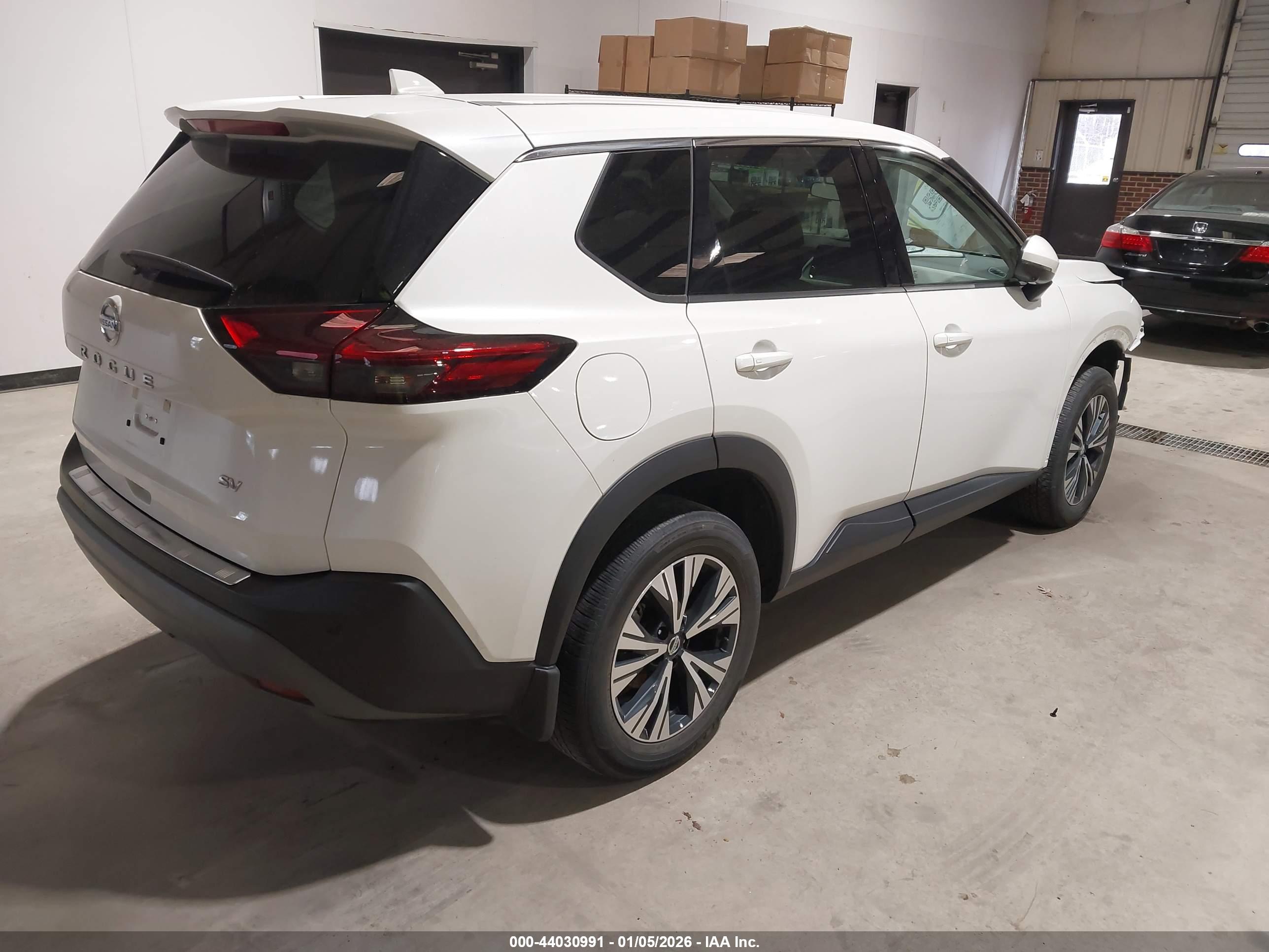 NISSAN ROGUE image 4