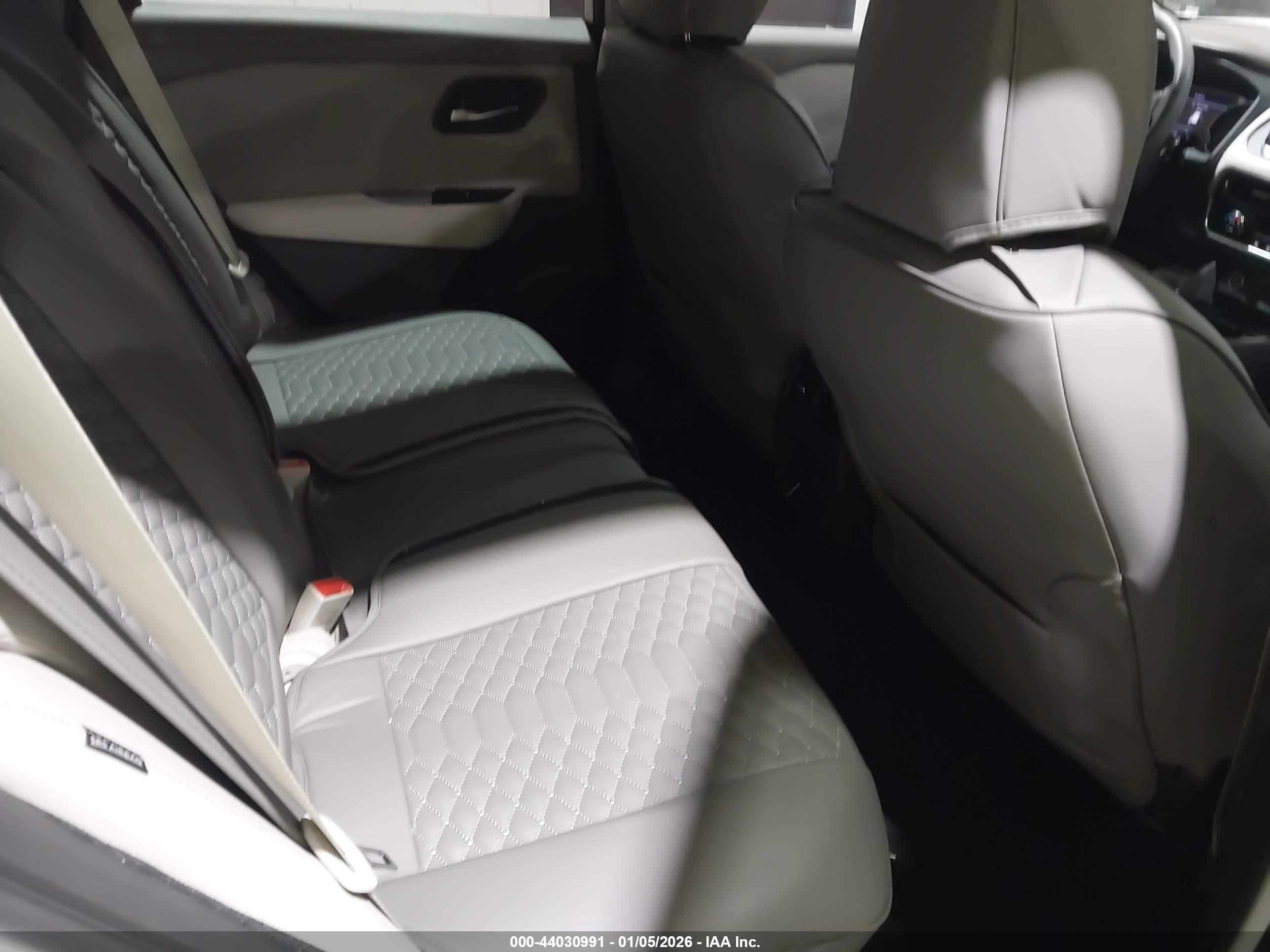 NISSAN ROGUE image 8