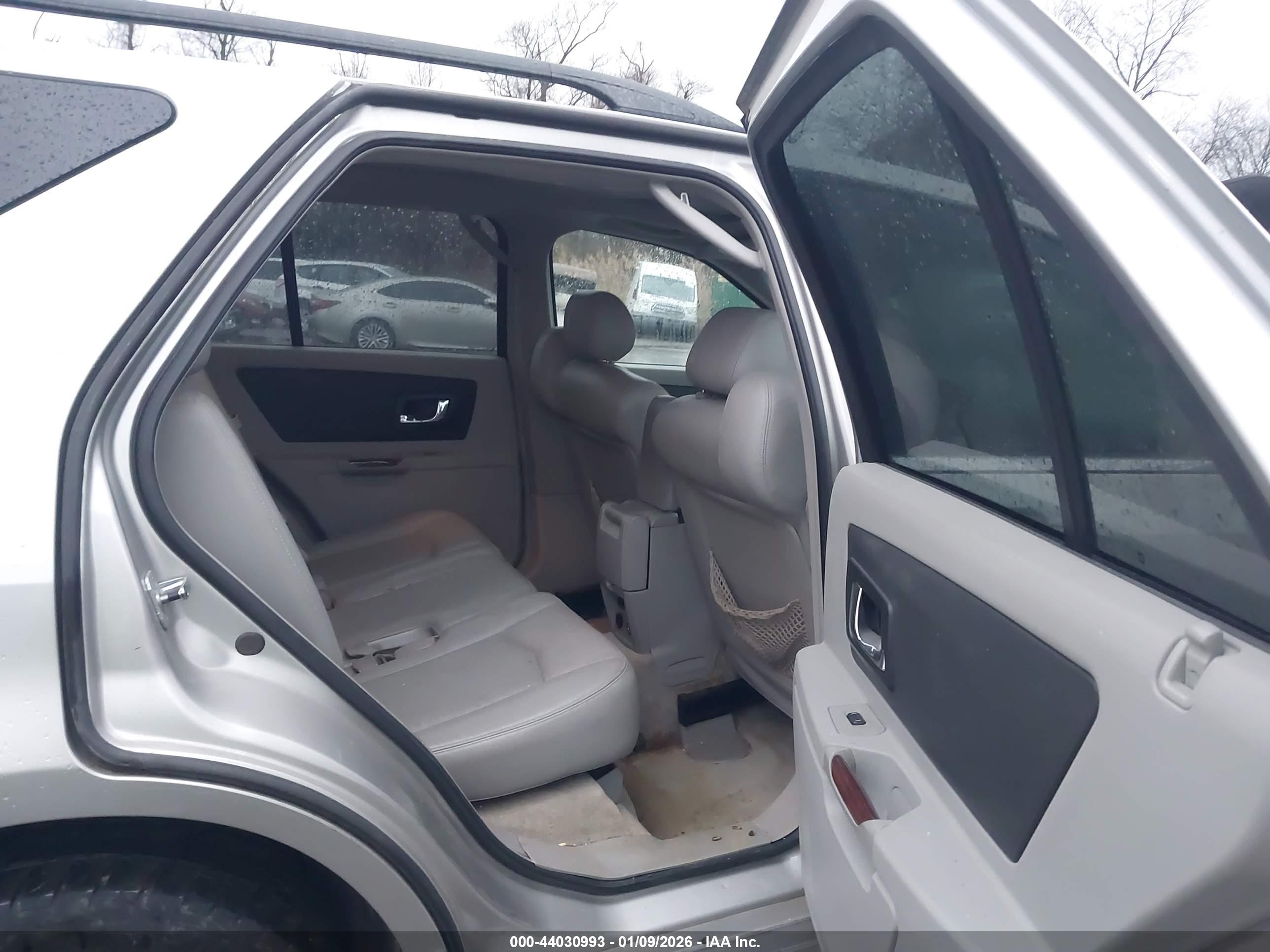 CADILLAC SRX image 8