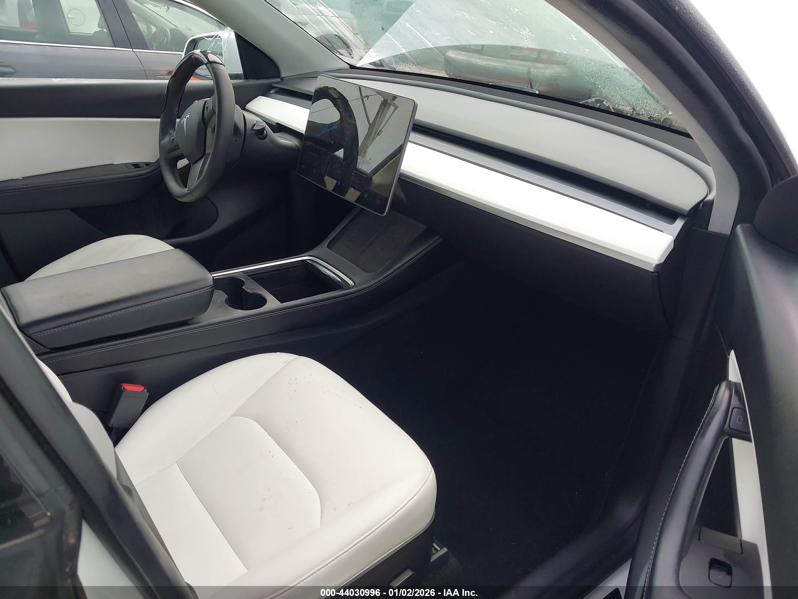 TESLA MODEL image 5