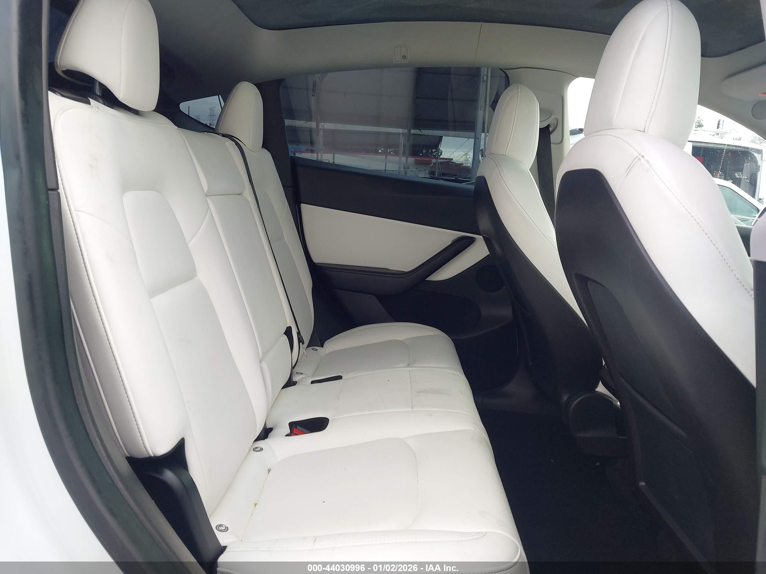 TESLA MODEL image 8