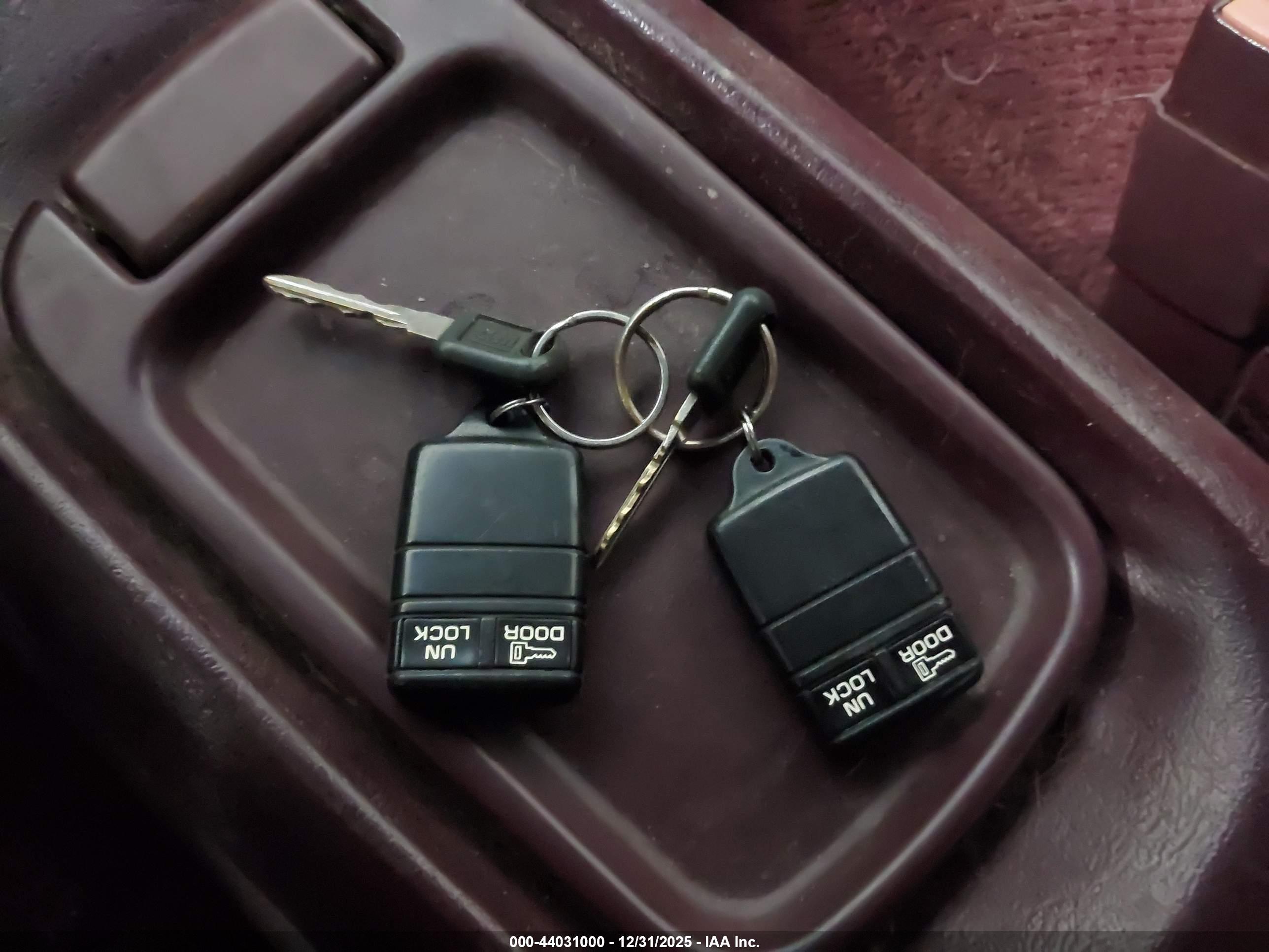 CHEVROLET GMT-400 image 11