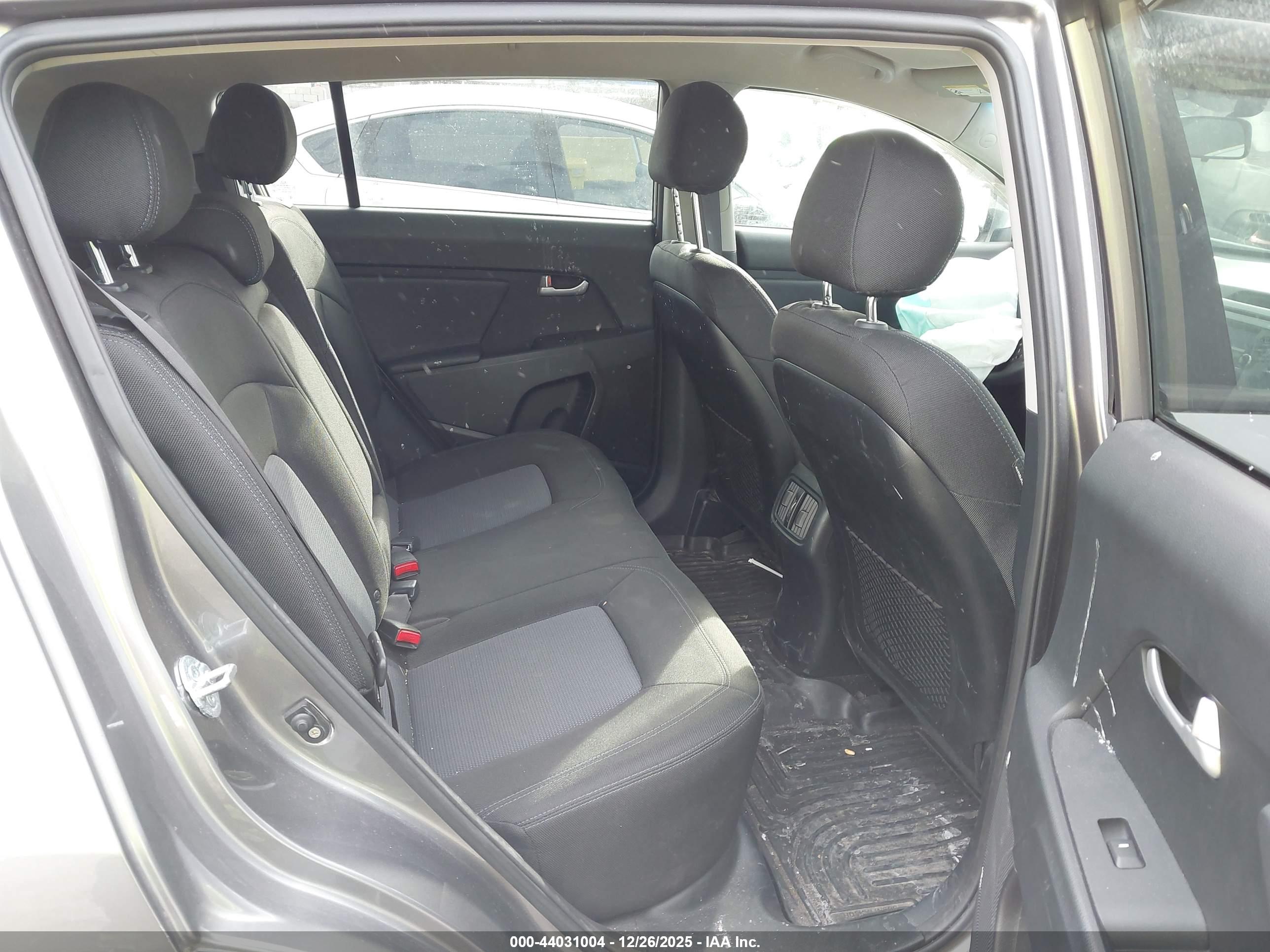 KIA SPORTAGE image 8