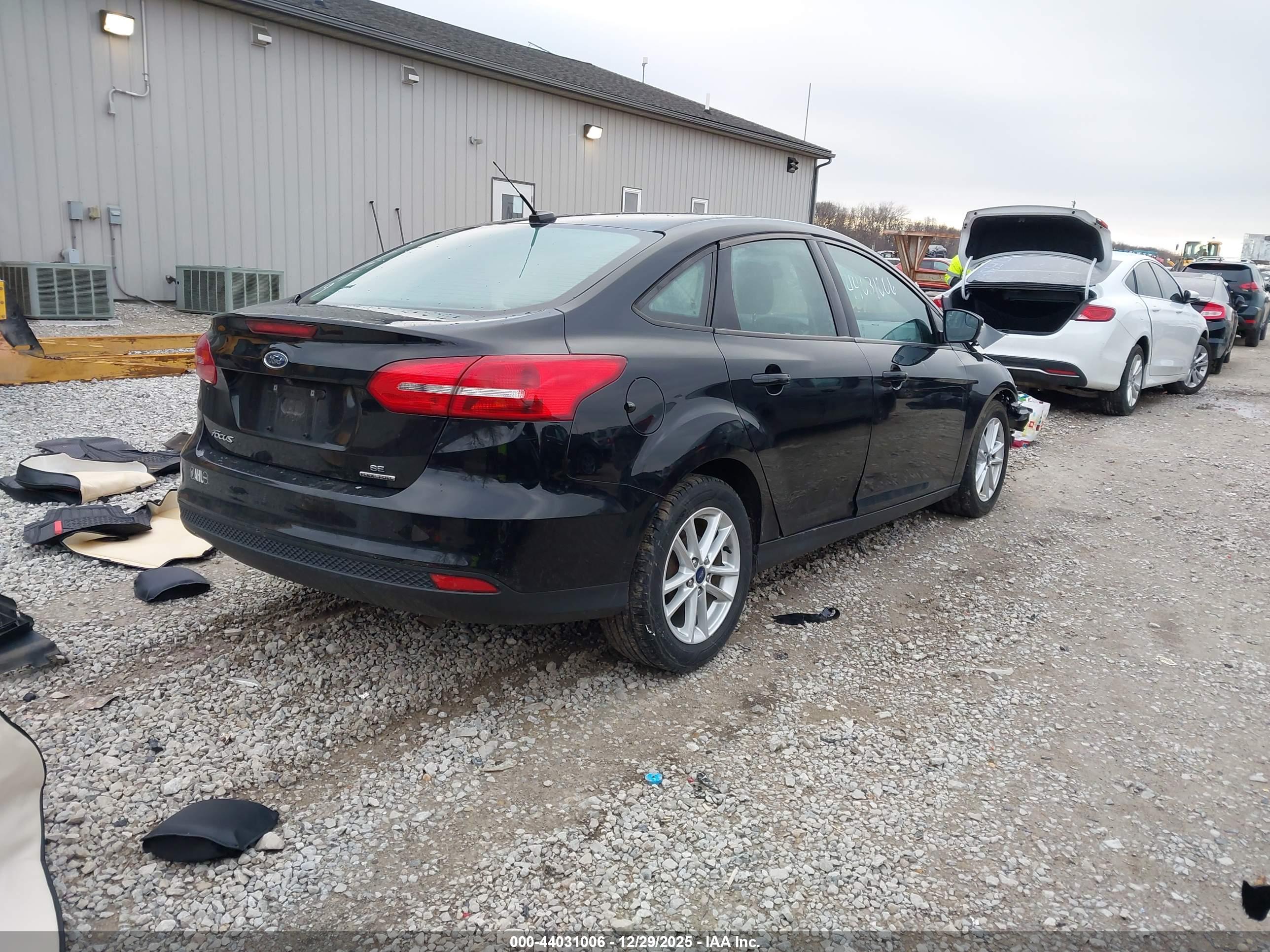 FORD FOCUS image 4
