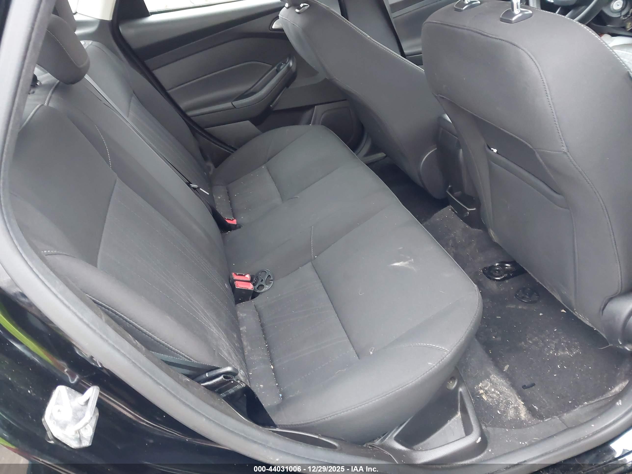 FORD FOCUS image 8