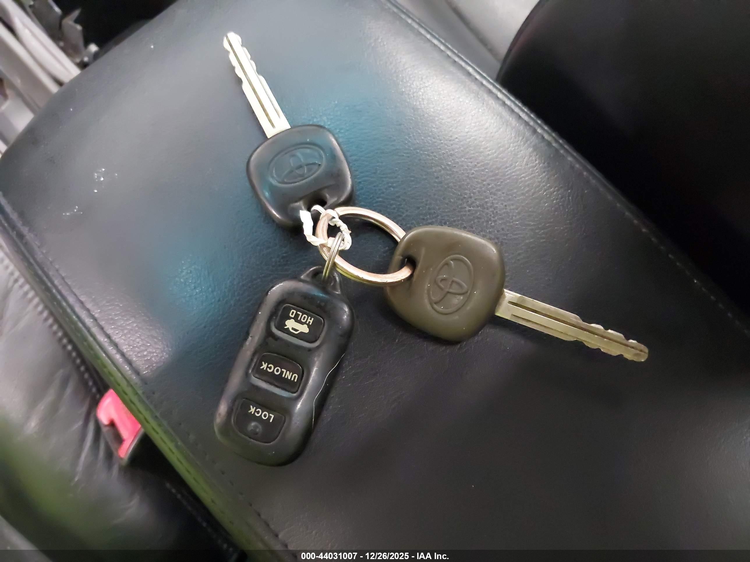 TOYOTA AVALON image 11