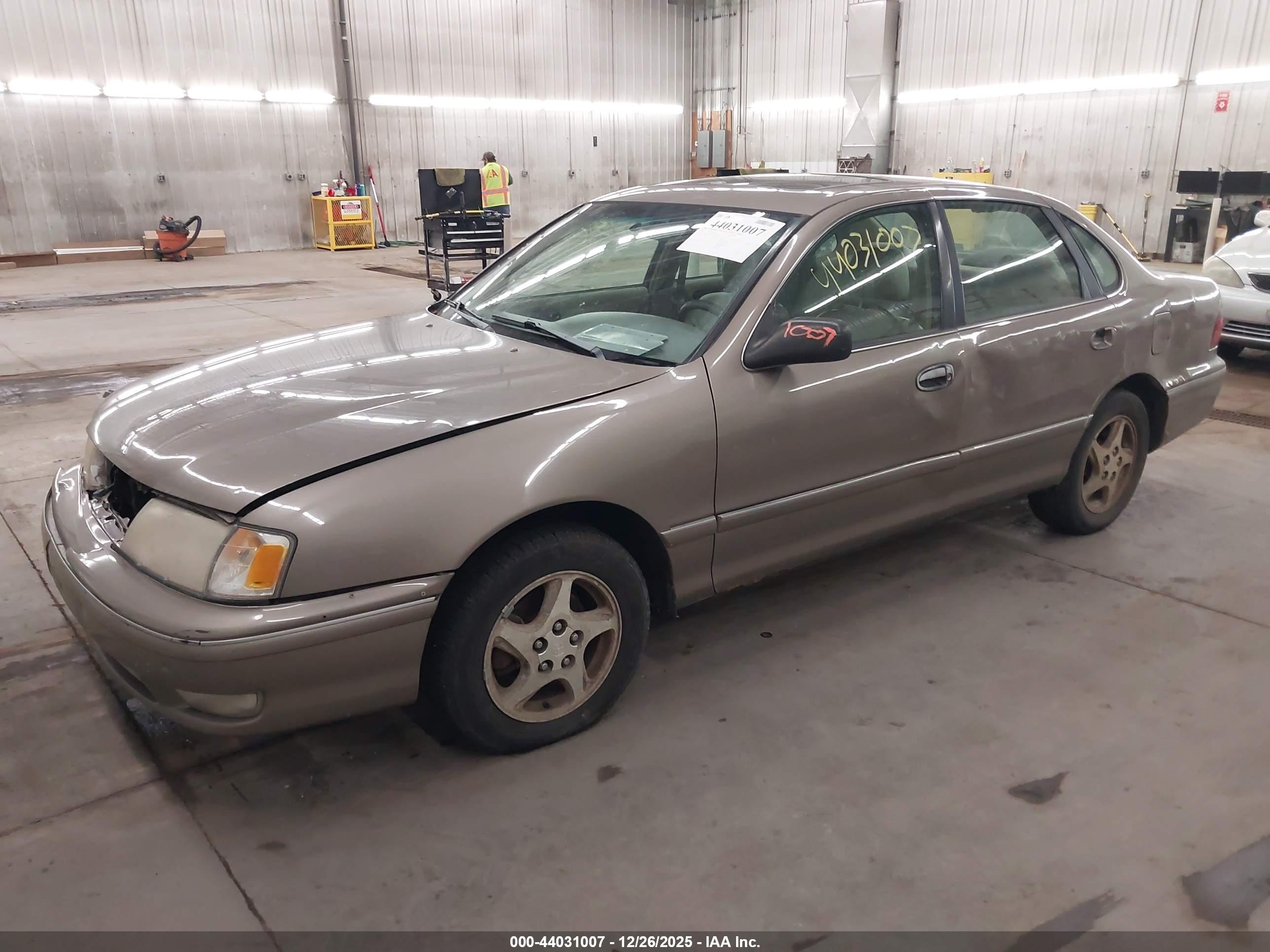 TOYOTA AVALON image 2