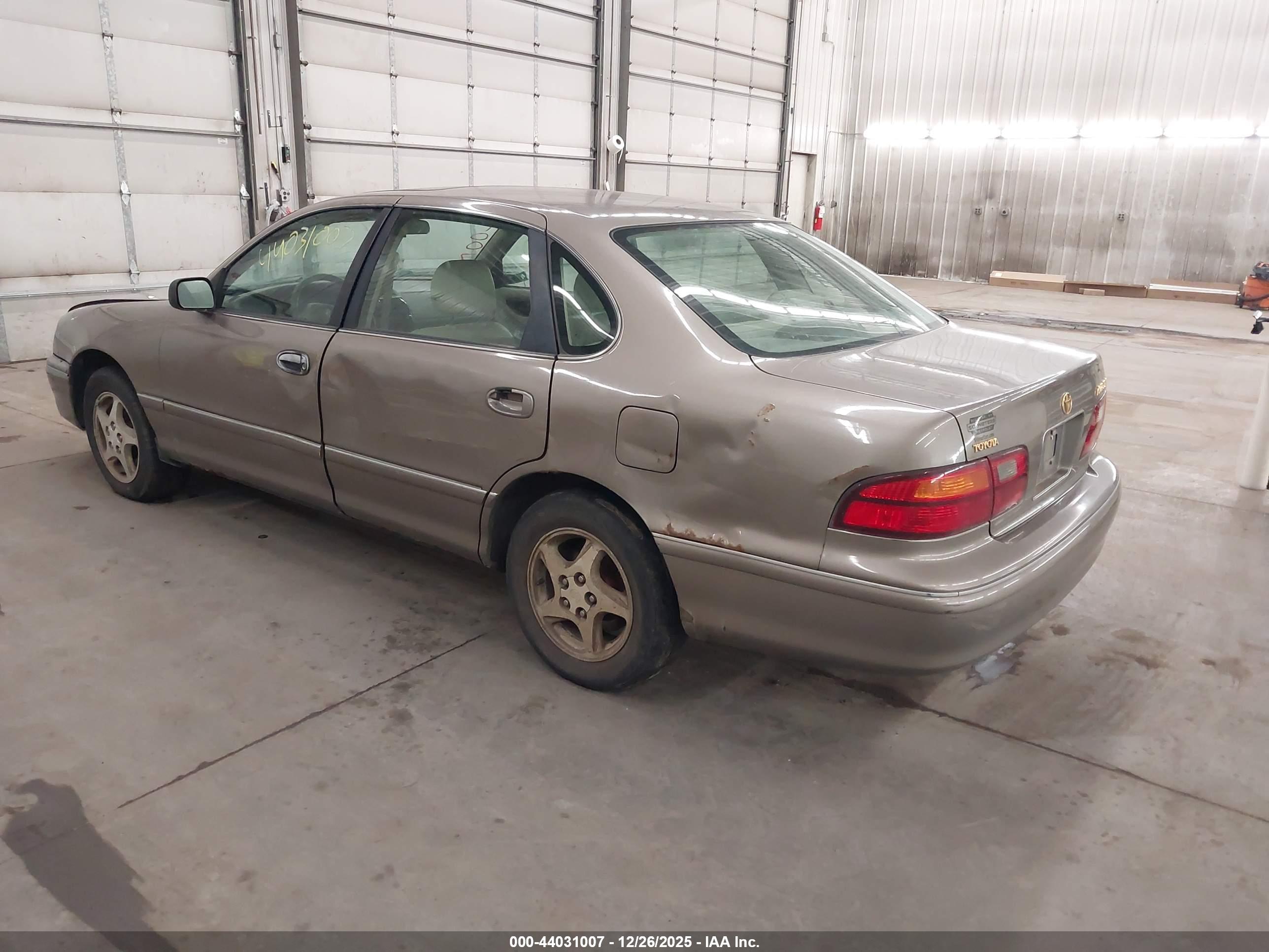 TOYOTA AVALON image 3