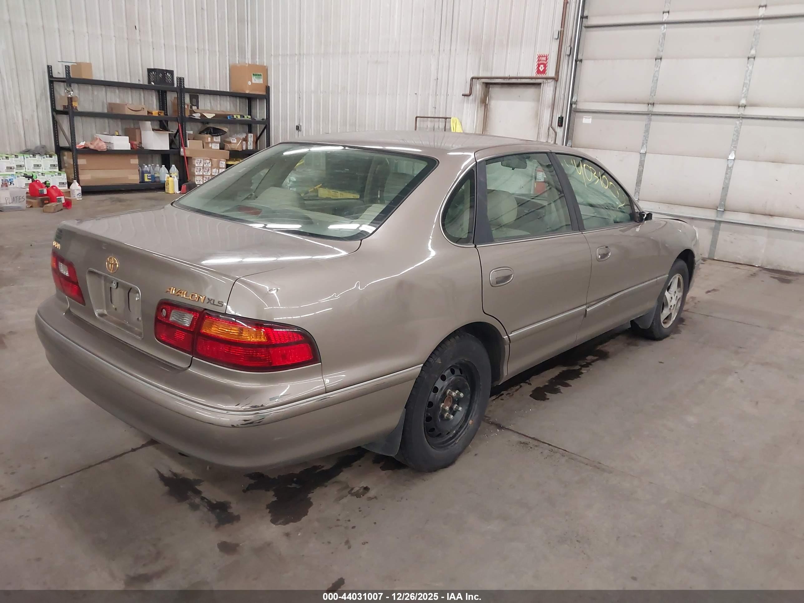 TOYOTA AVALON image 4