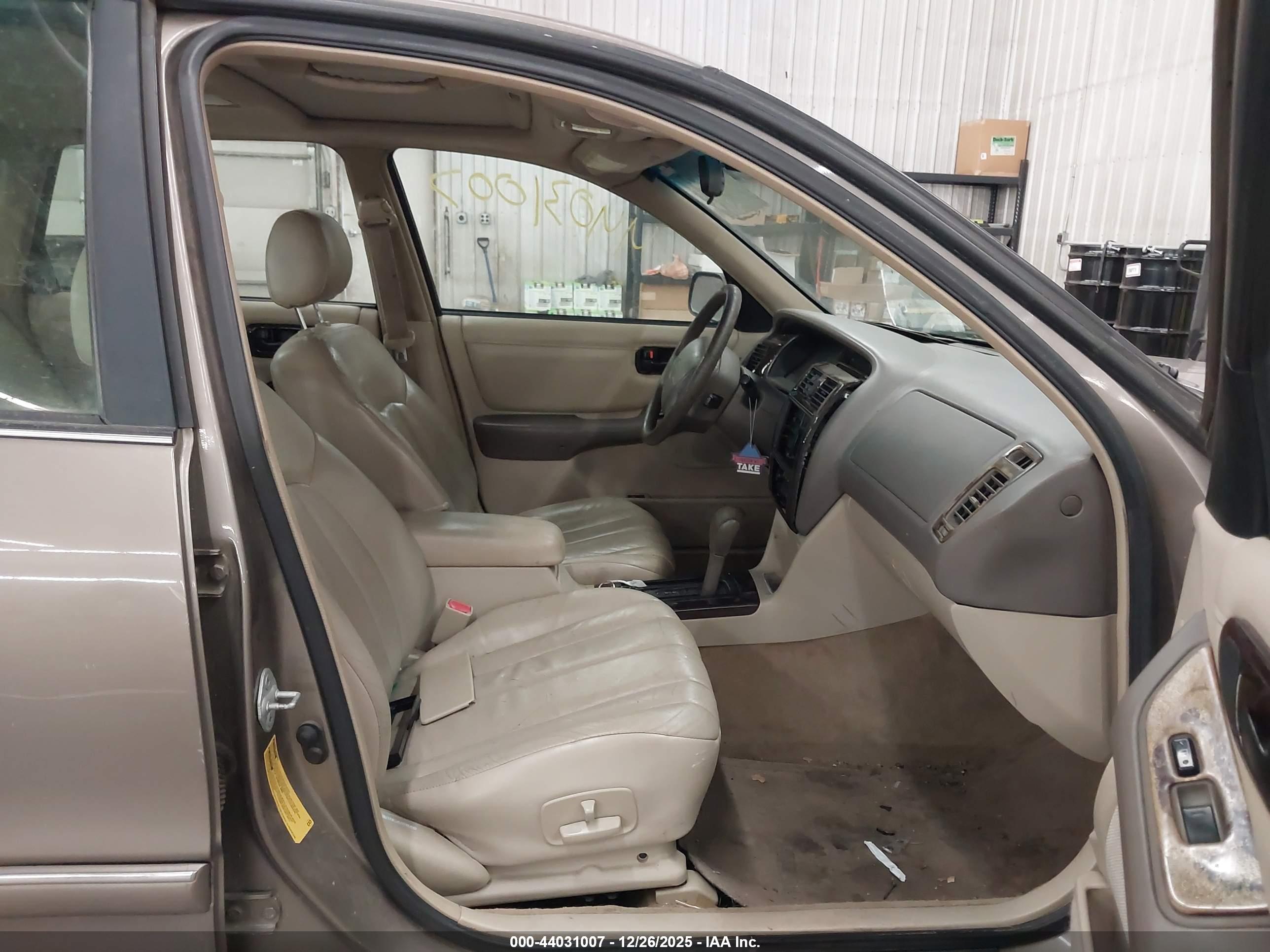 TOYOTA AVALON image 5
