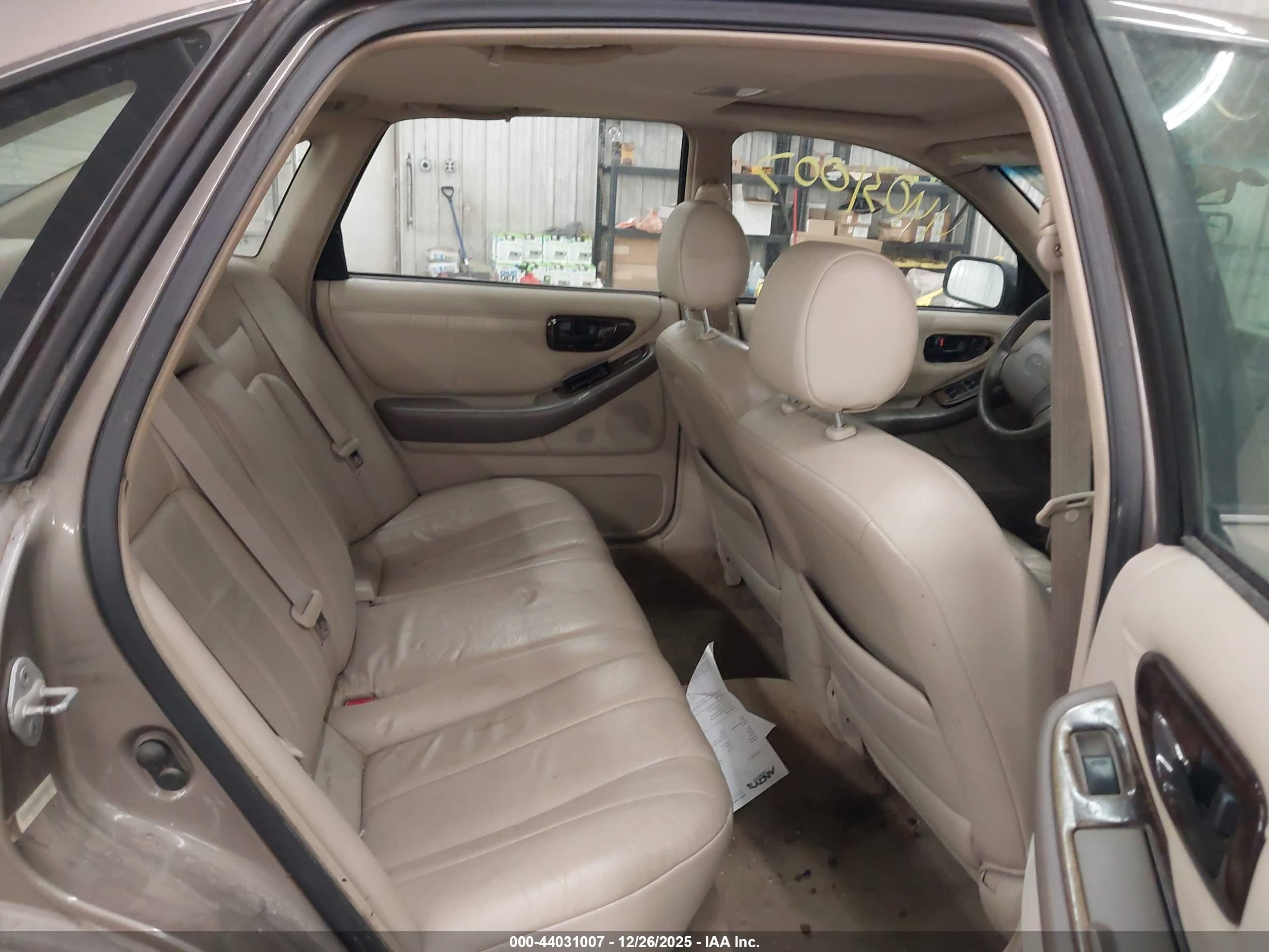 TOYOTA AVALON image 8