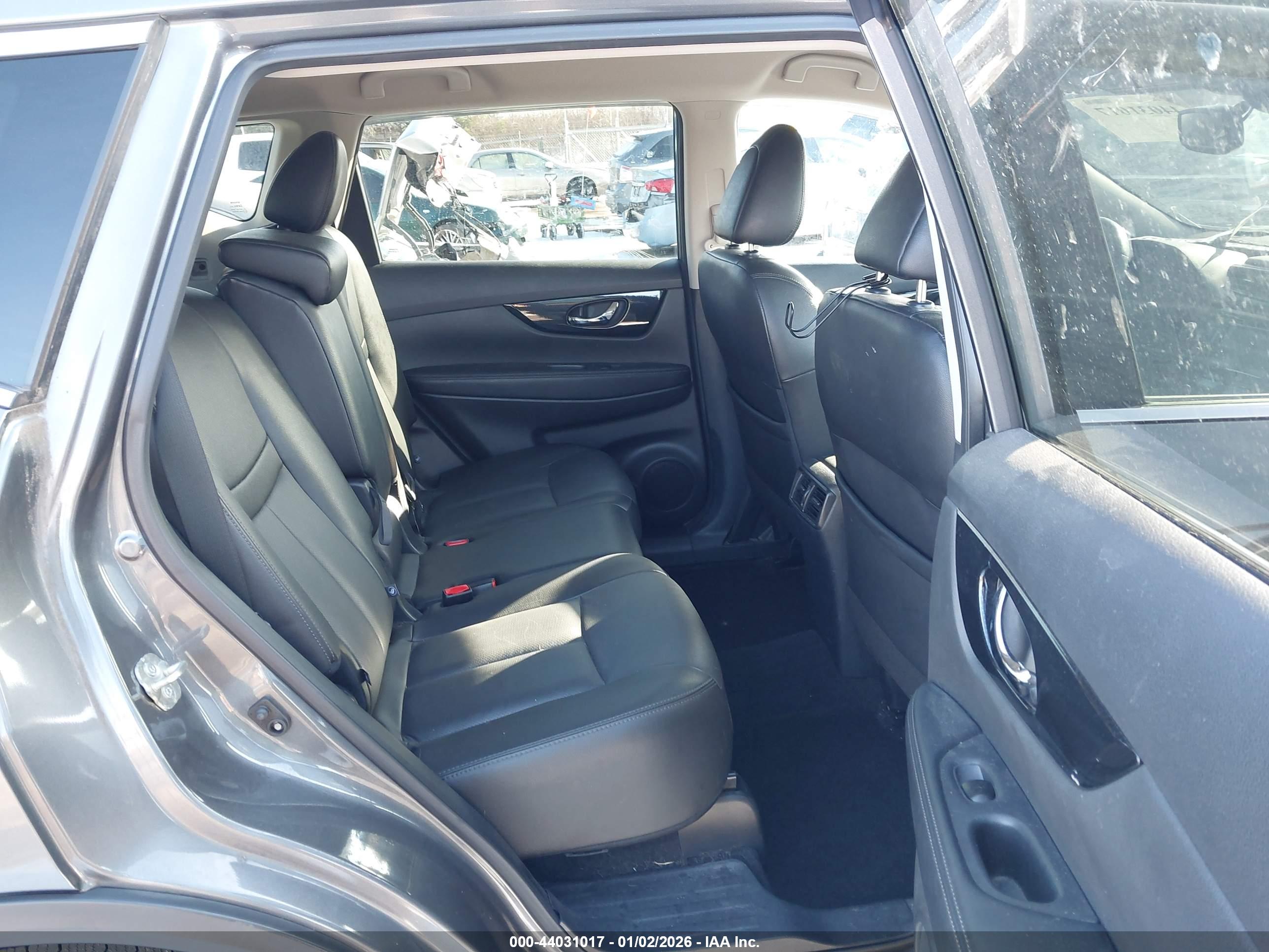 NISSAN ROGUE image 8