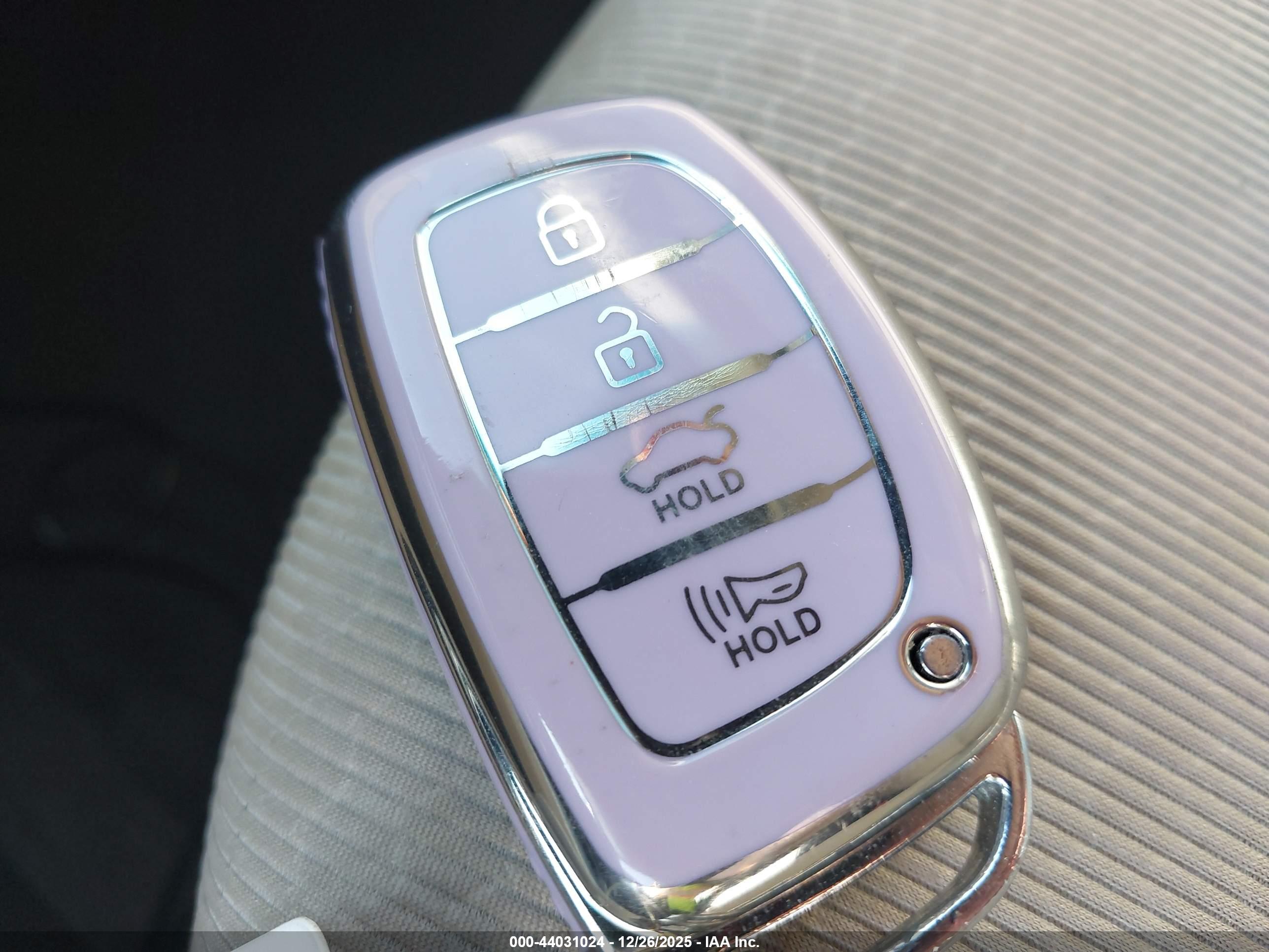 HYUNDAI ELANTRA image 11