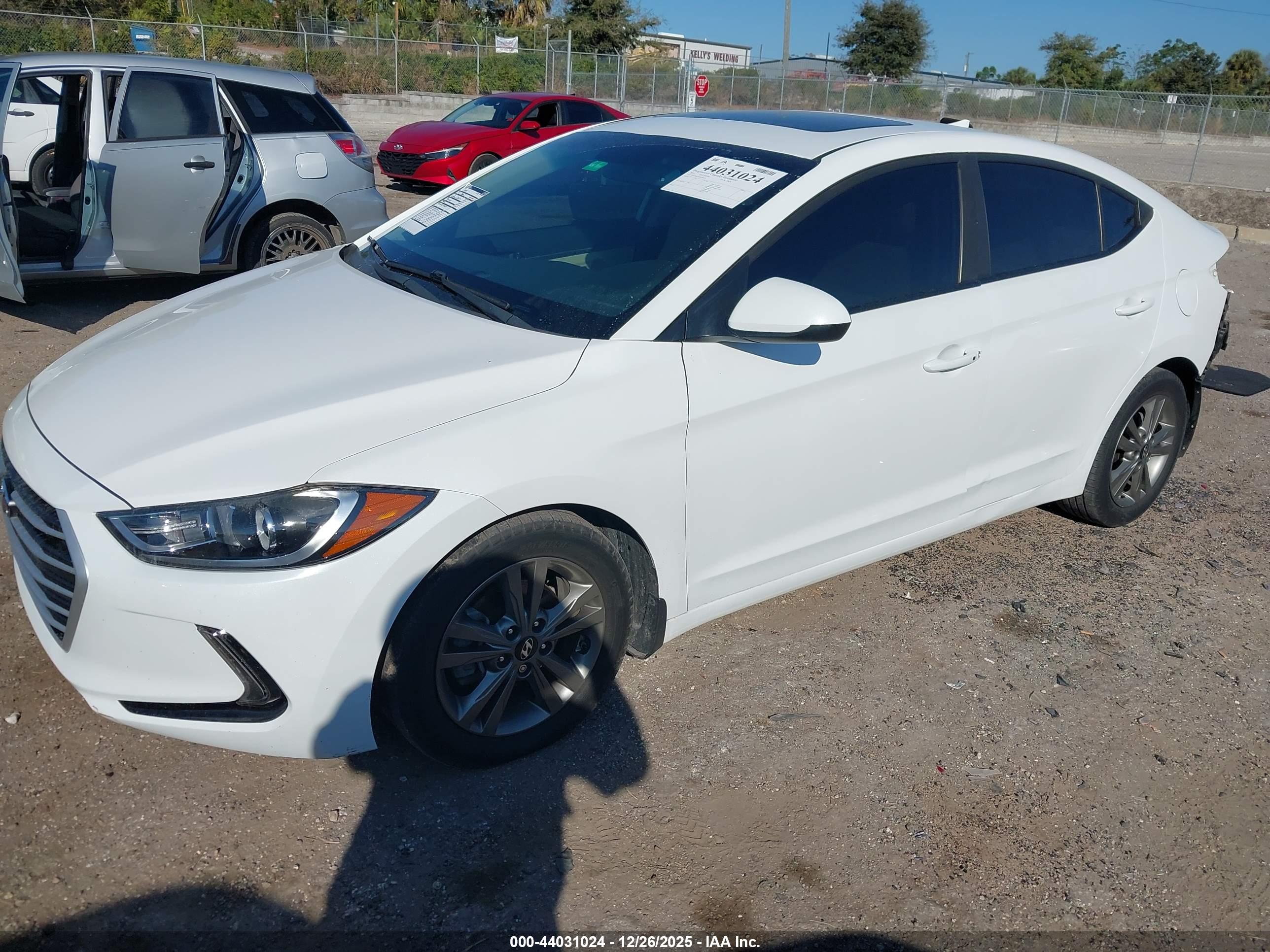 HYUNDAI ELANTRA image 2