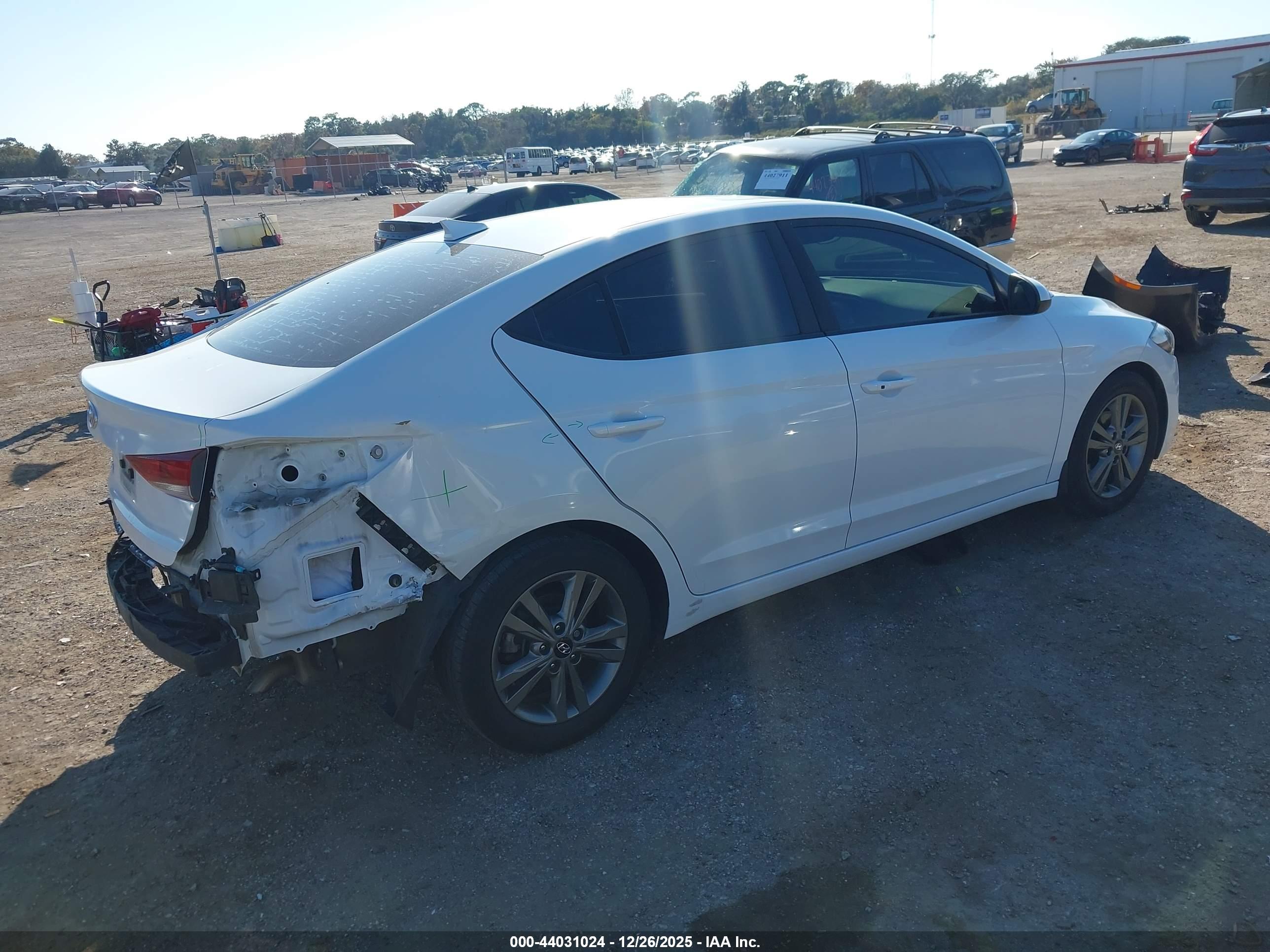HYUNDAI ELANTRA image 4