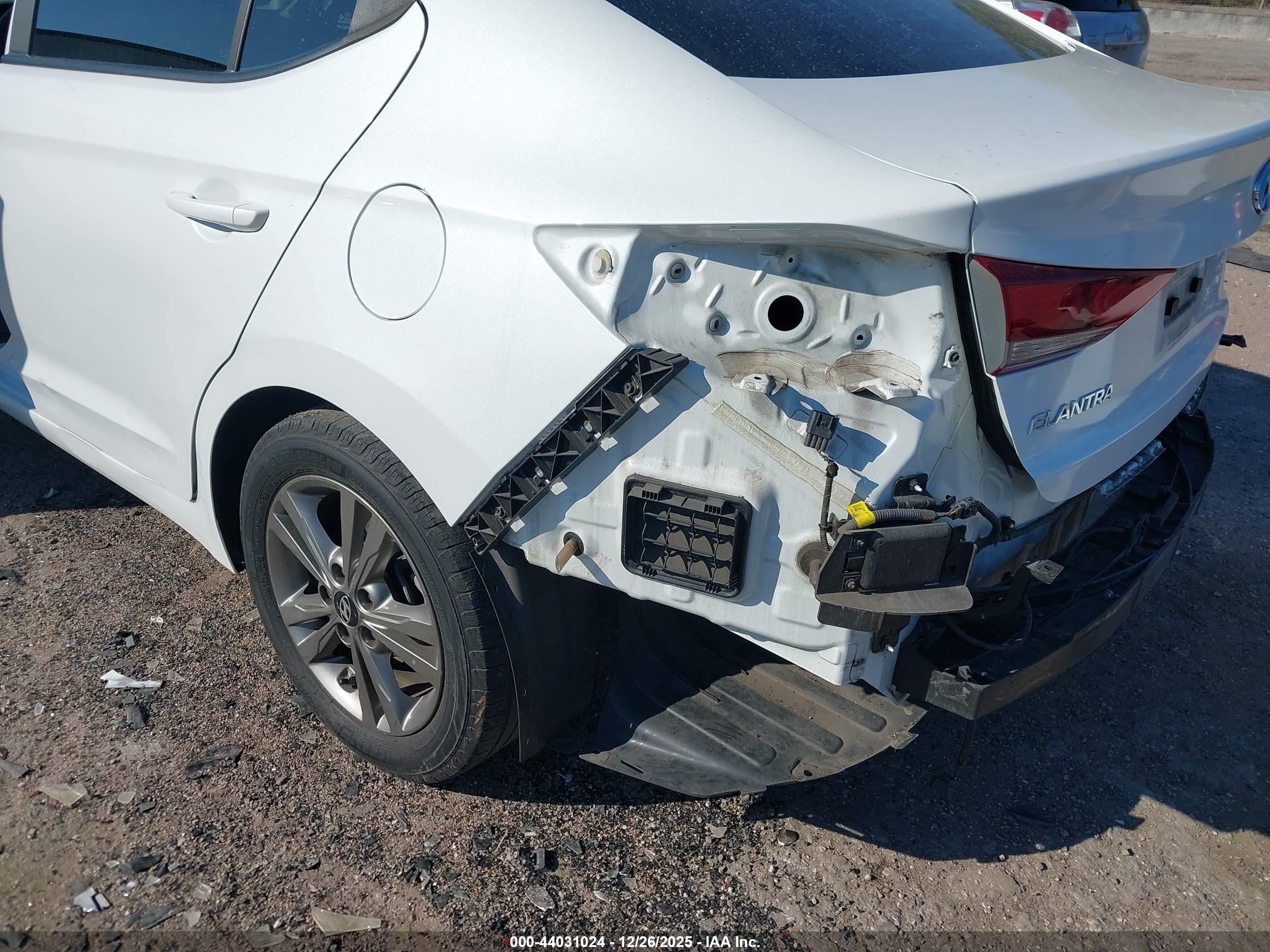 HYUNDAI ELANTRA image 6
