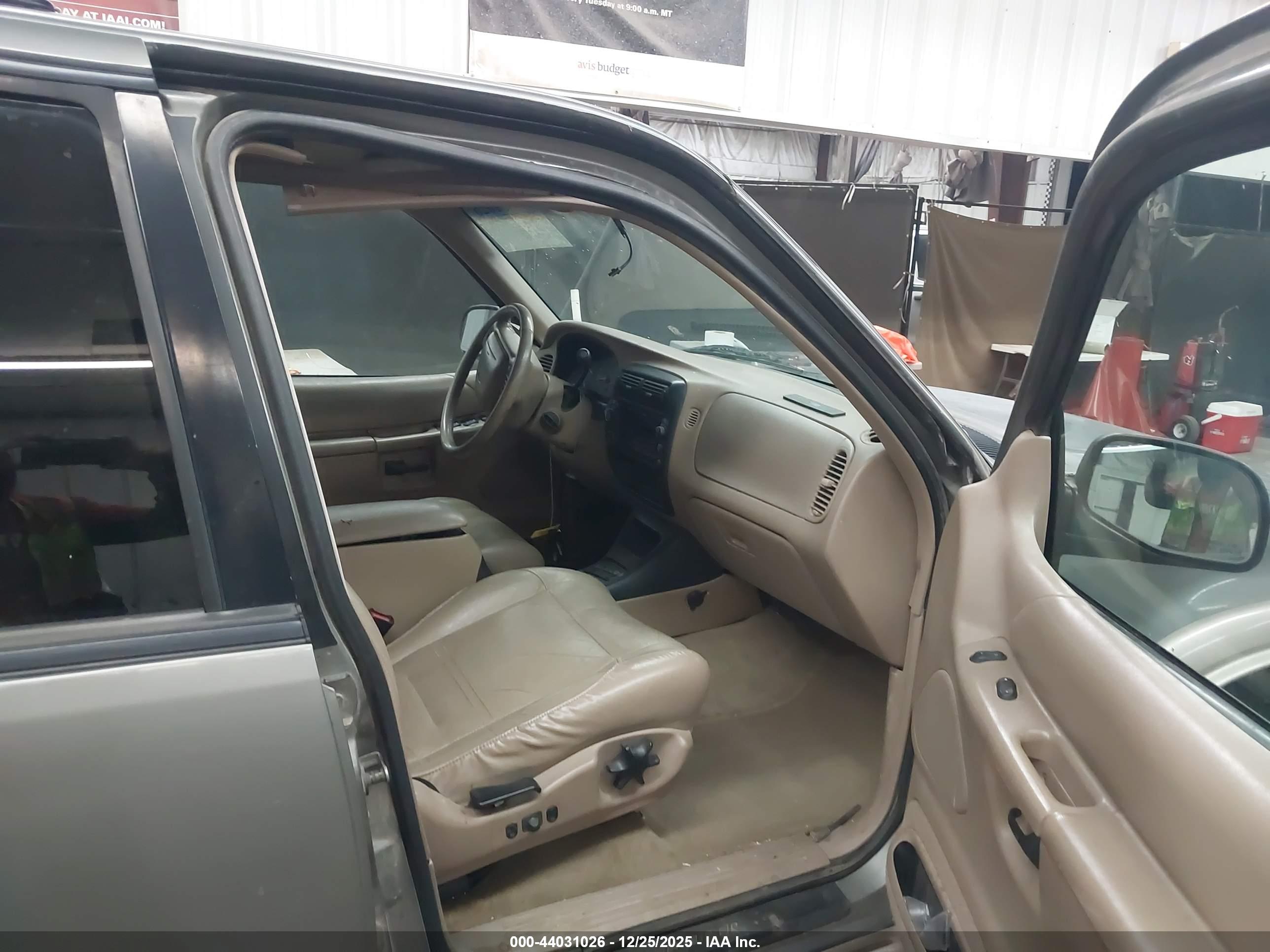 FORD EXPLORER image 5