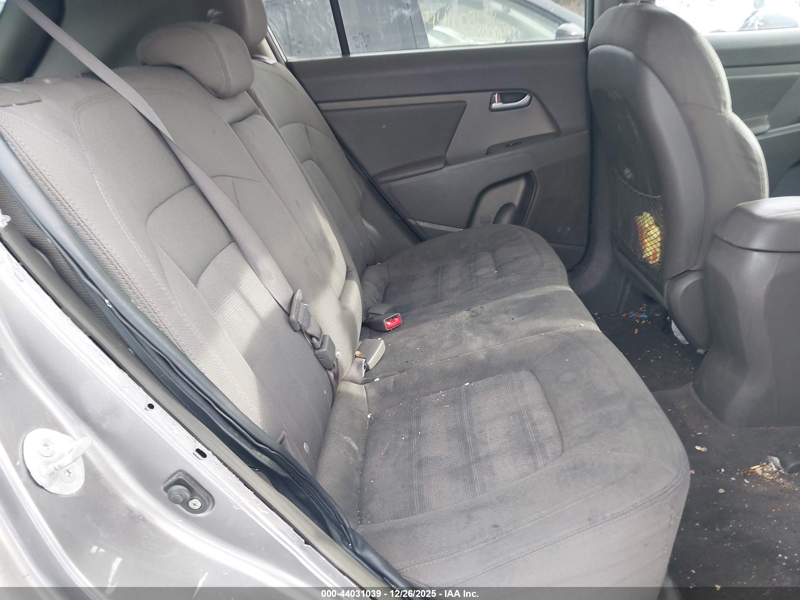 KIA SPORTAGE image 8