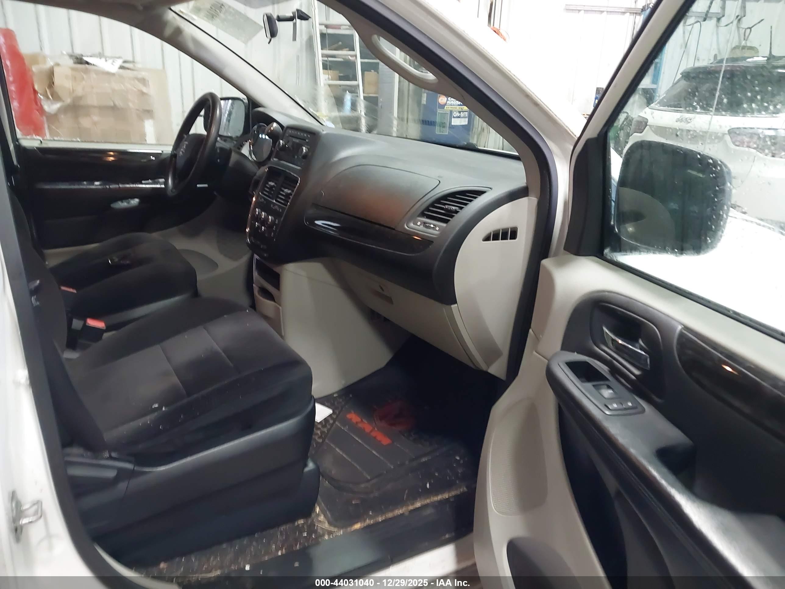 DODGE GRAND image 5
