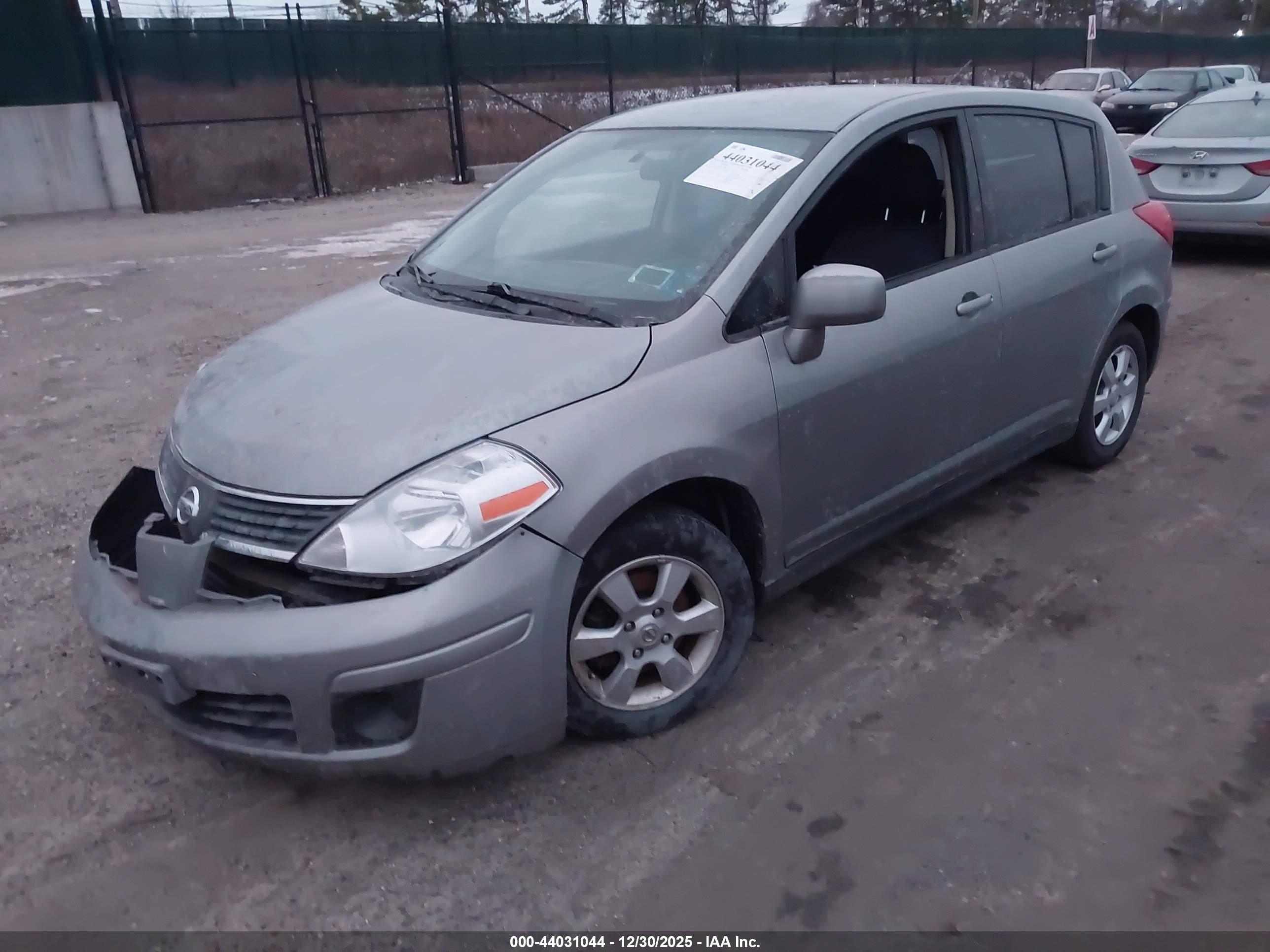 NISSAN VERSA image 2