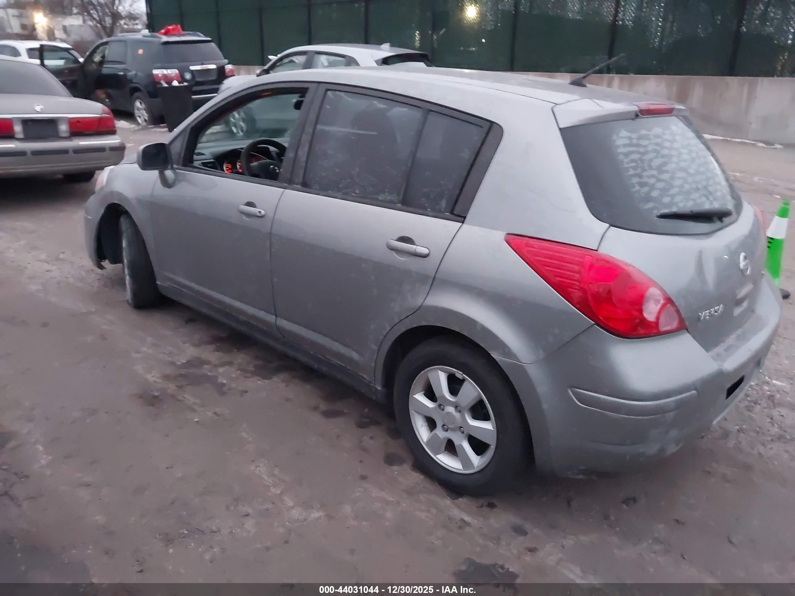 NISSAN VERSA image 3