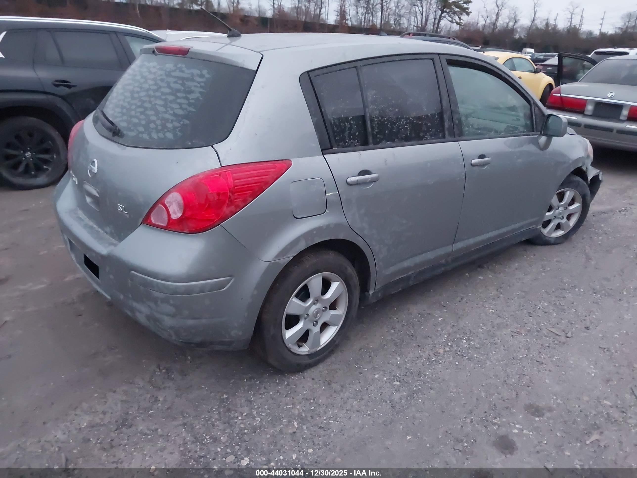 NISSAN VERSA image 4