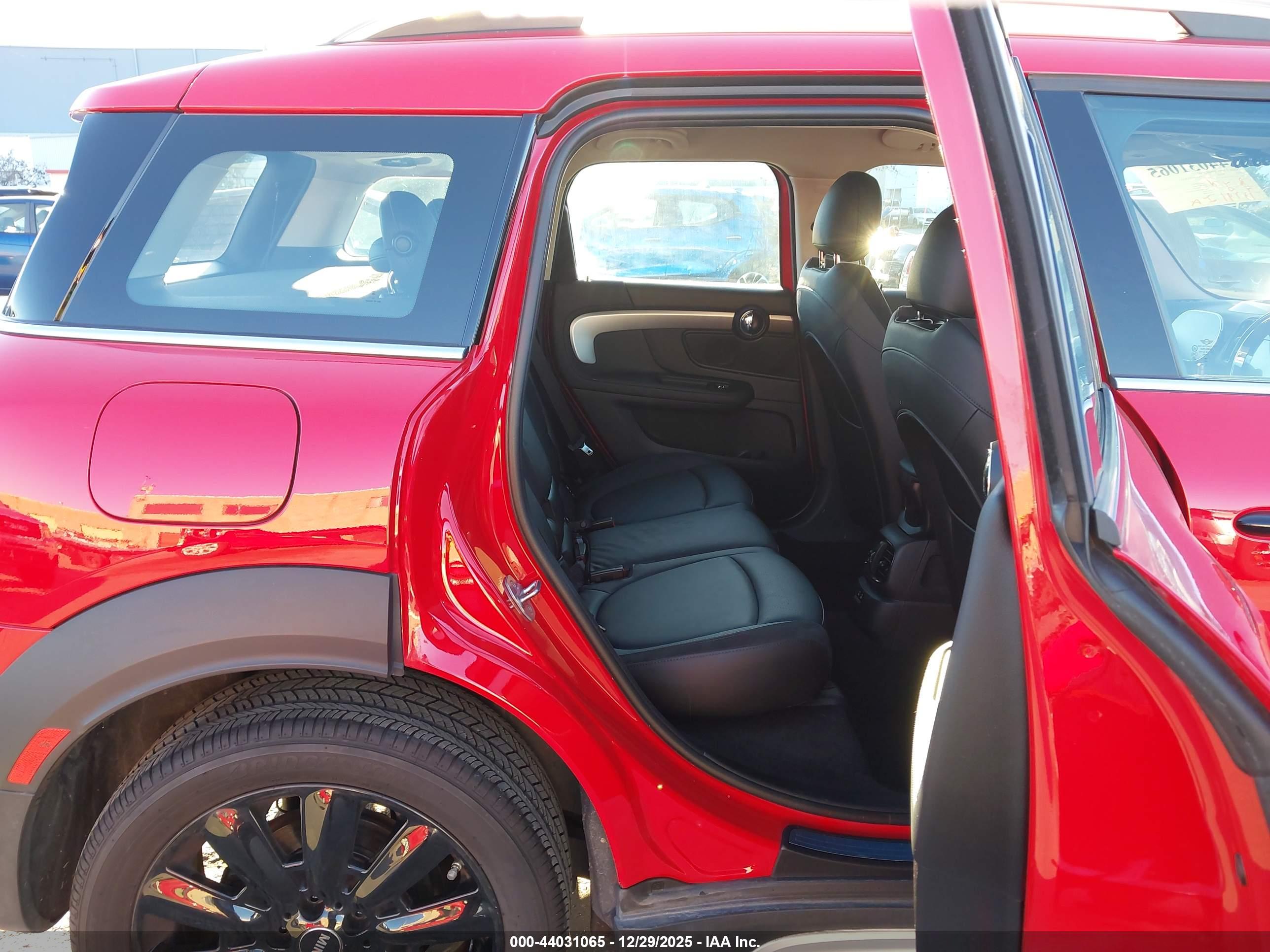 MINI COUNTRYMAN image 8
