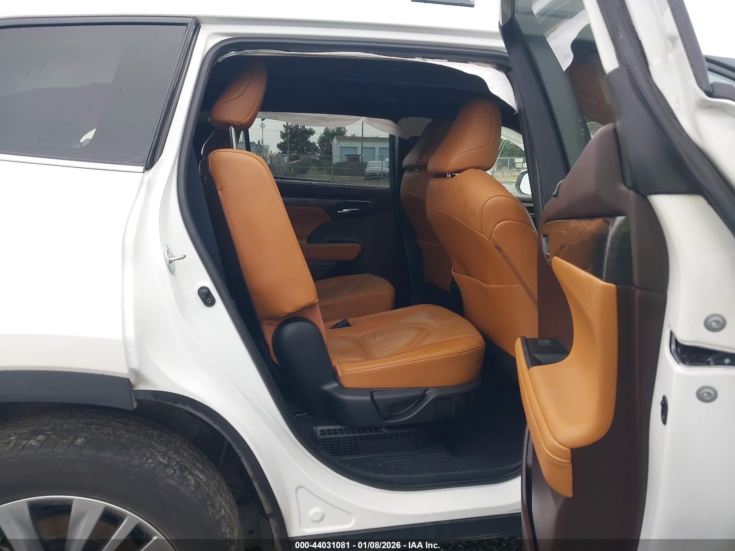 TOYOTA HIGHLANDER image 8