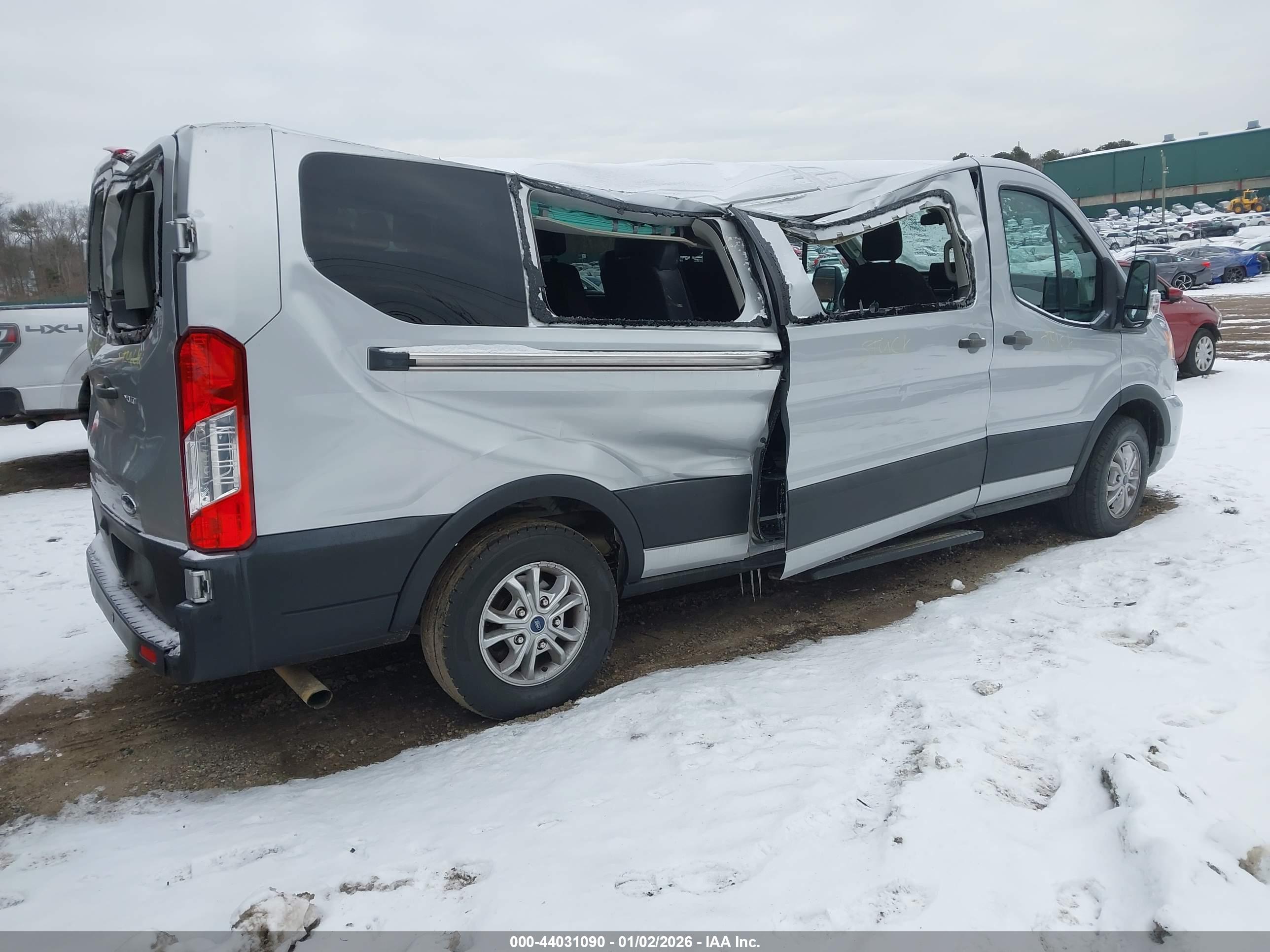 FORD TRANSIT-350 image 4