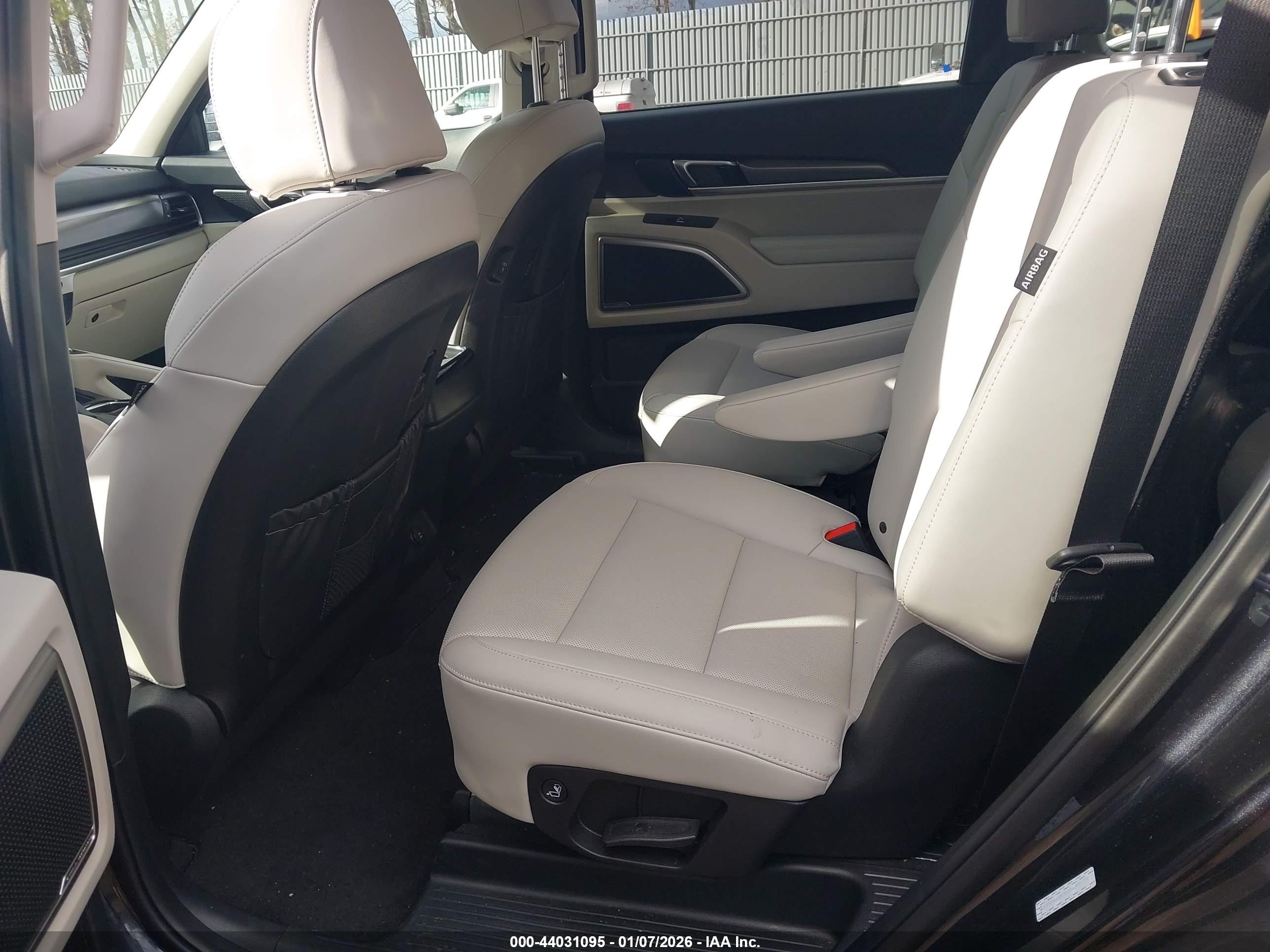 KIA TELLURIDE image 8