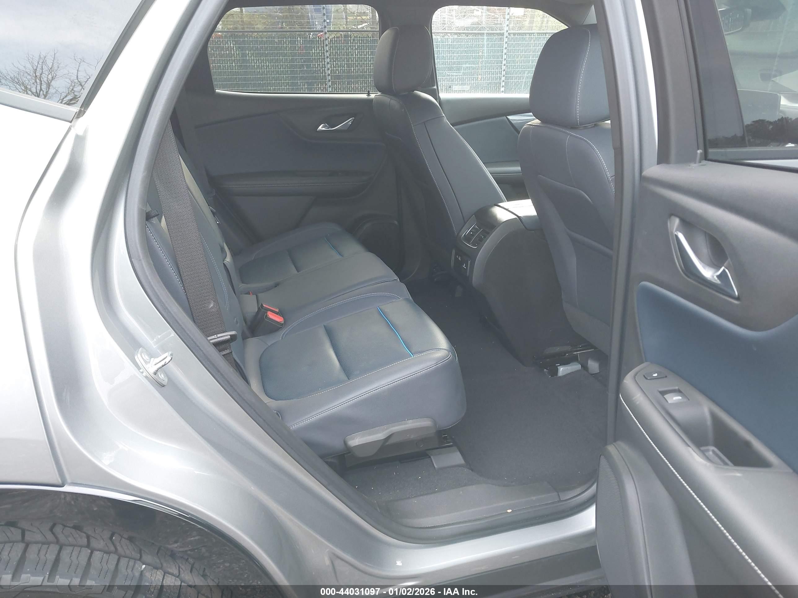 CHEVROLET BLAZER image 8