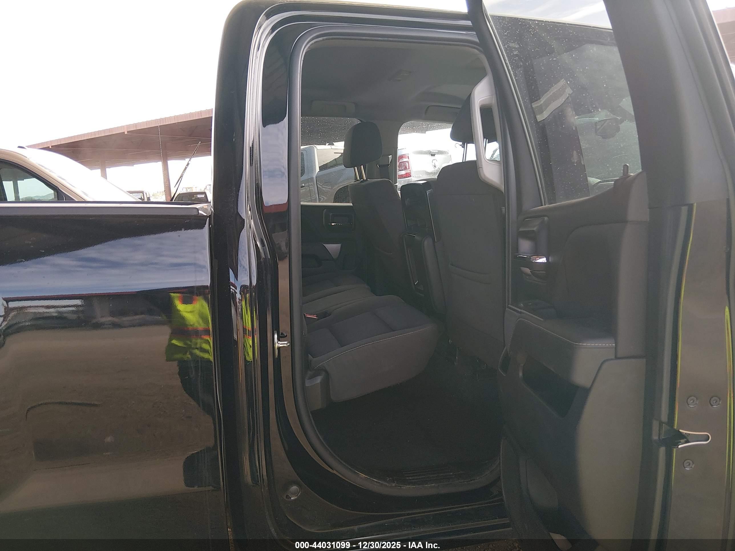 CHEVROLET SILVERADO image 8