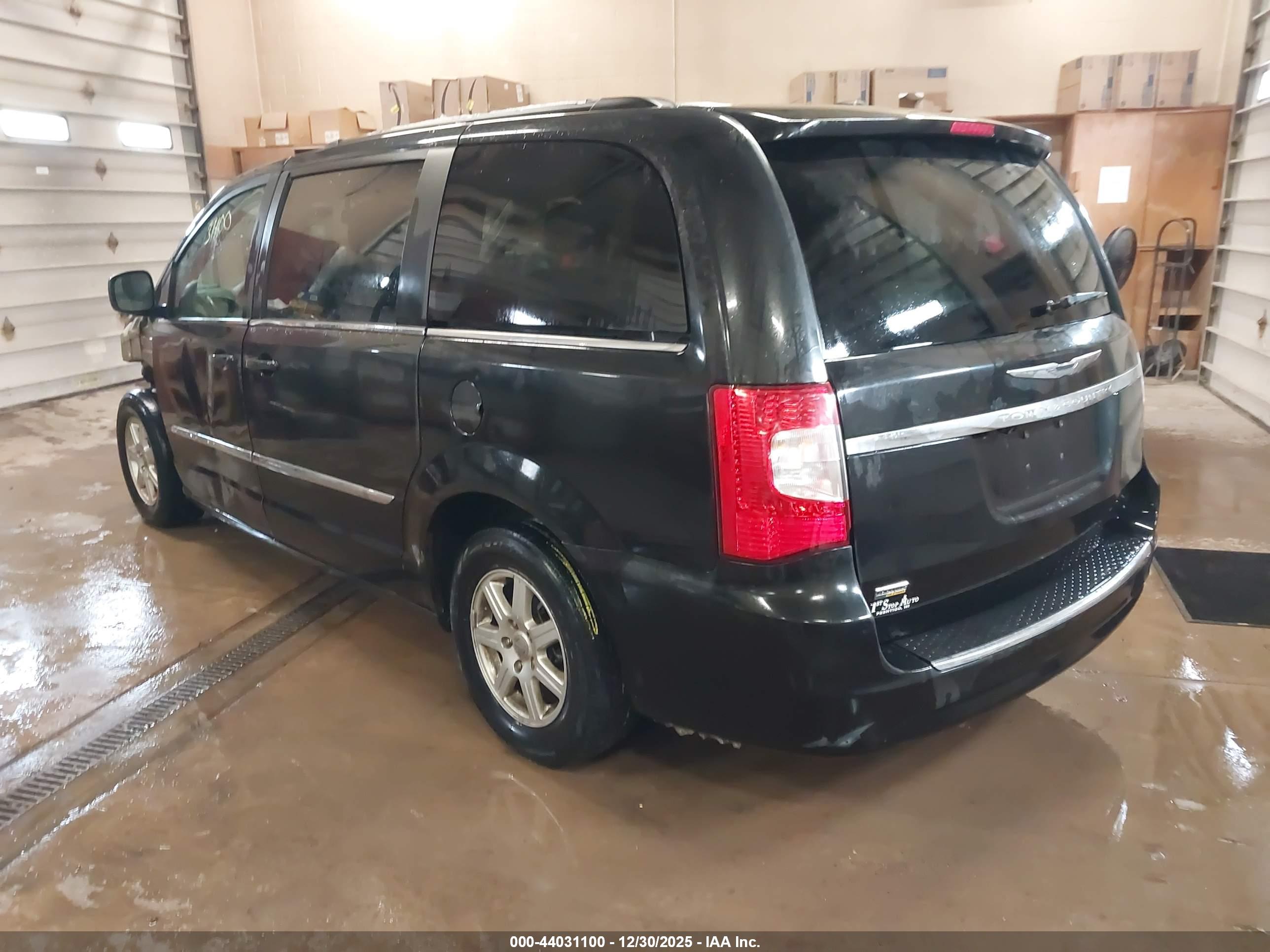 CHRYSLER TOWN image 3