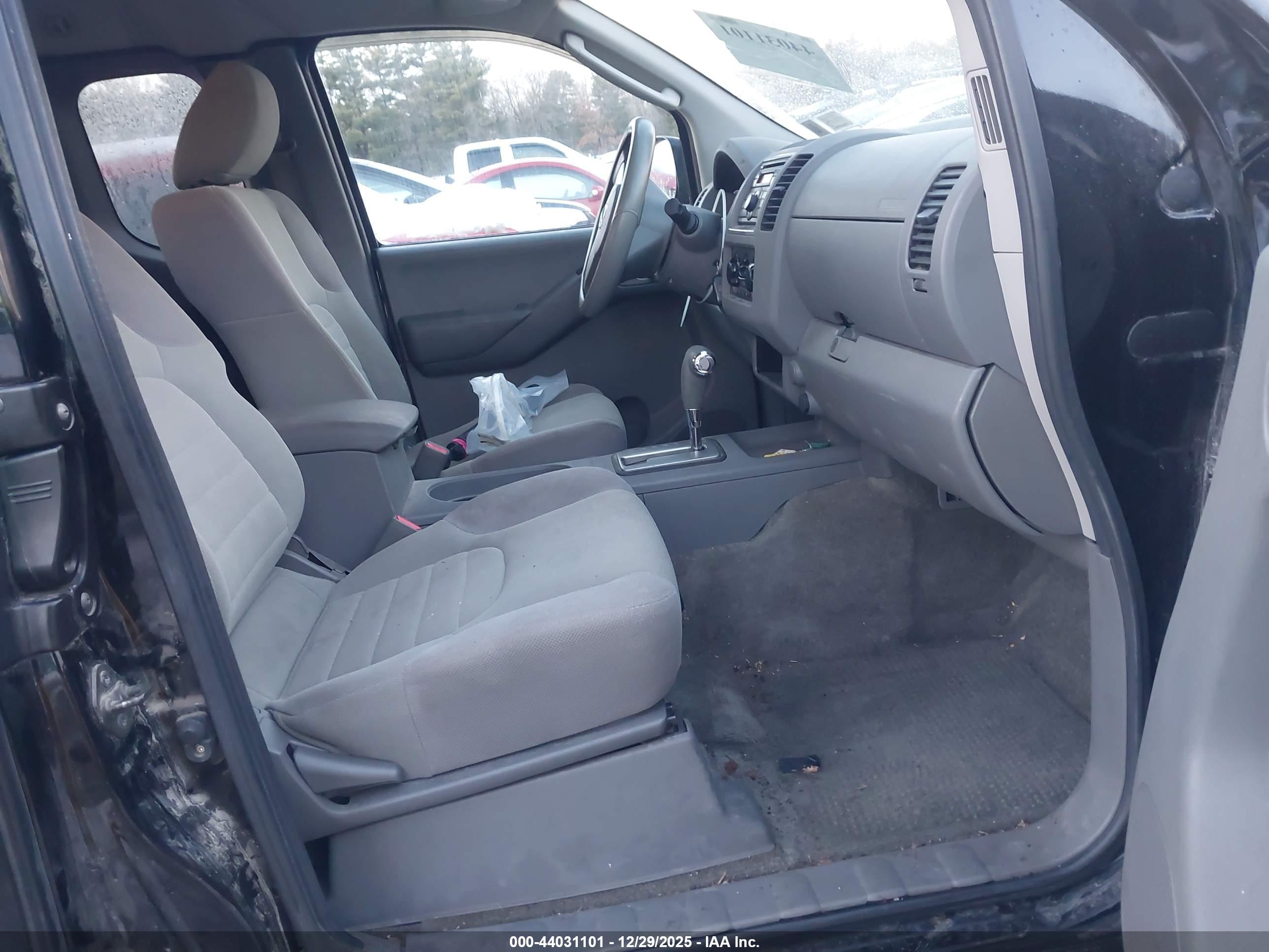 NISSAN FRONTIER image 5